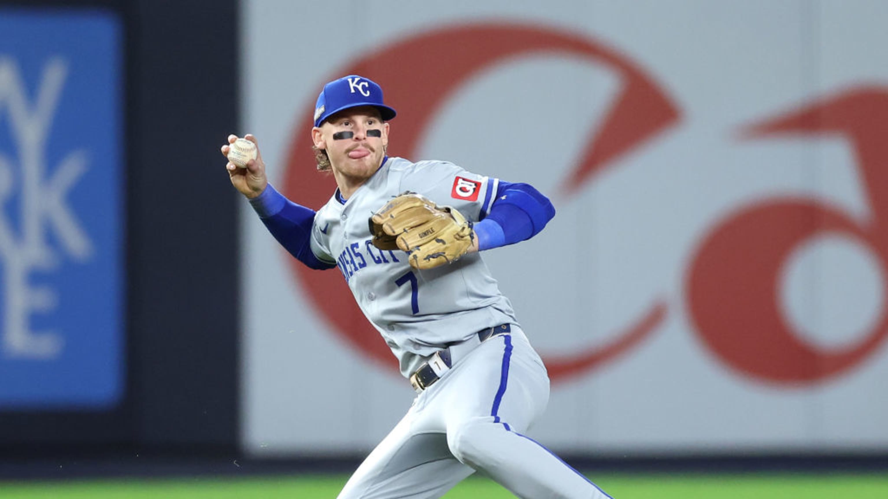 Bobby Witt Jr. wins Gold Glove Award