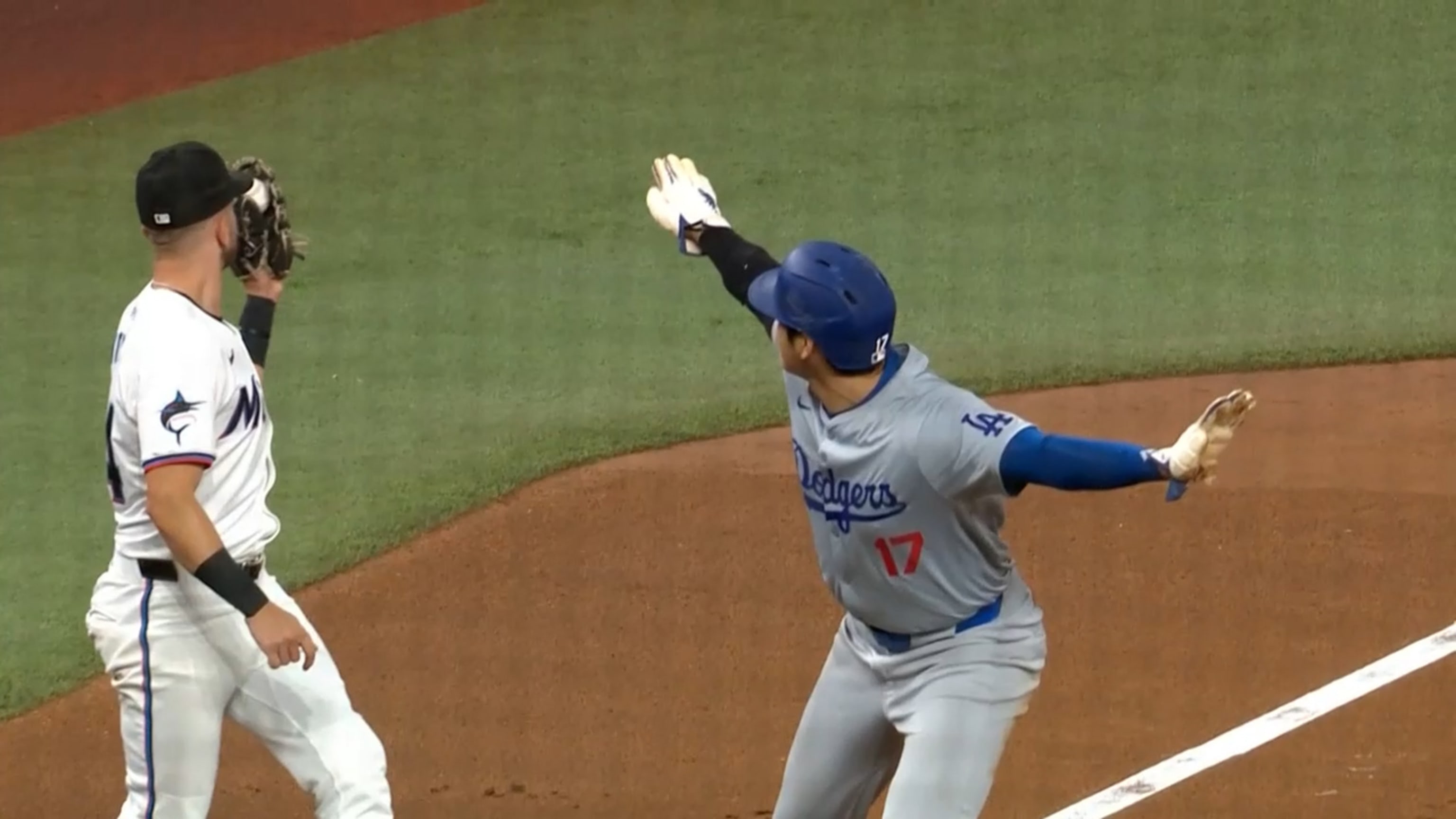 Shohei Ohtani reaches 50 stolen bases
