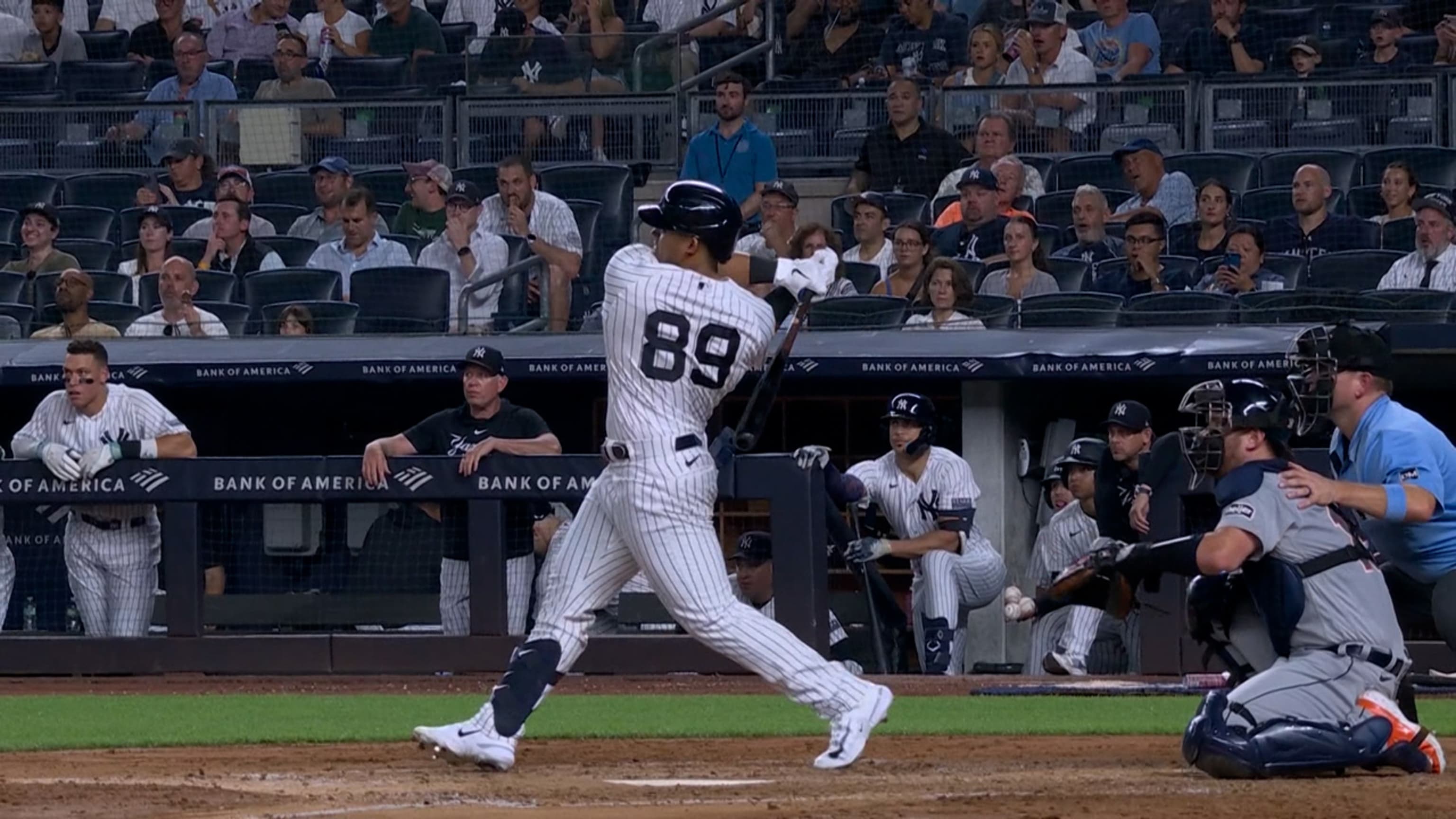 Jasson pega 1er HR en Yankee Stadium