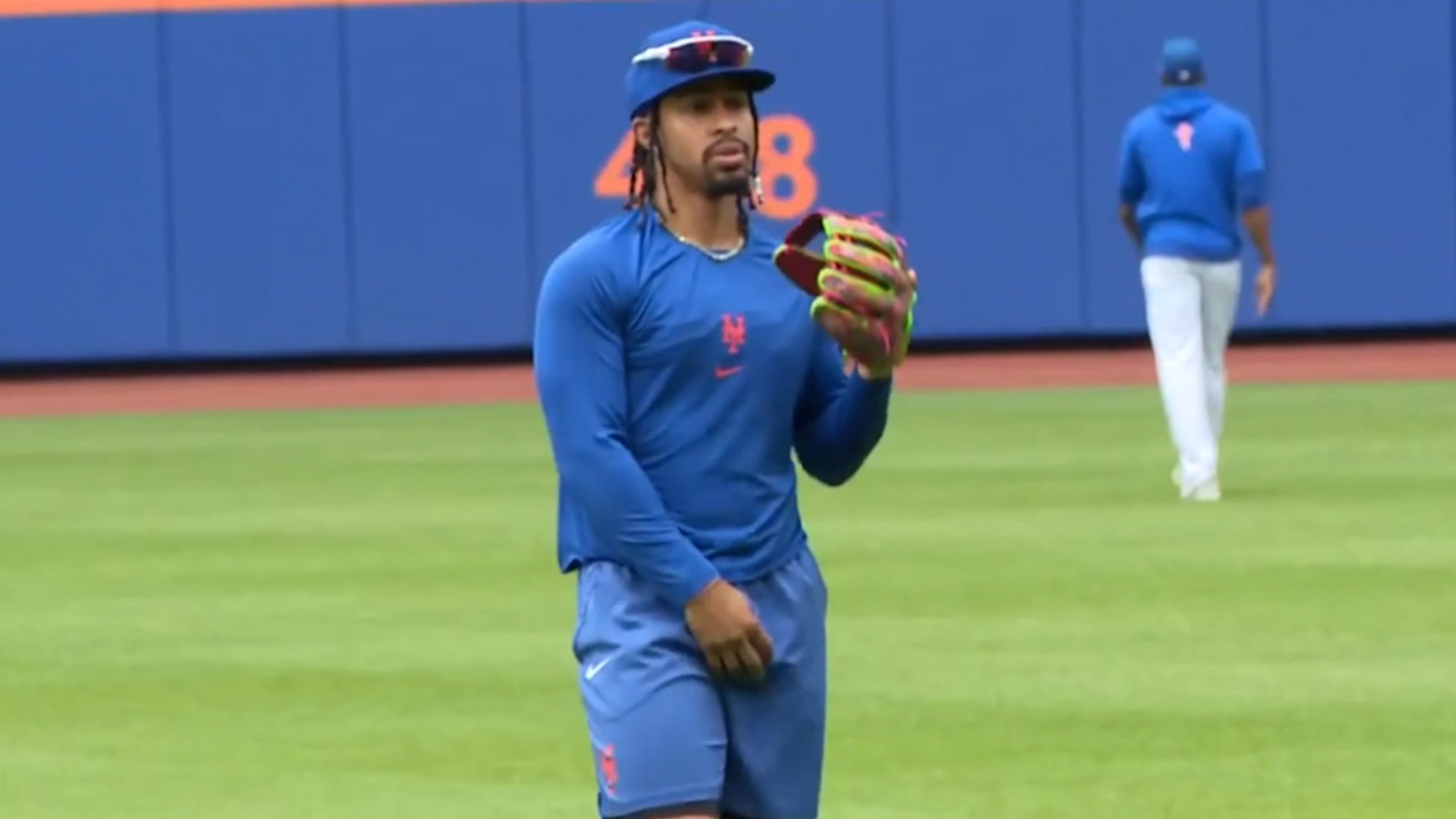 Francisco Lindor takes fielding reps before game