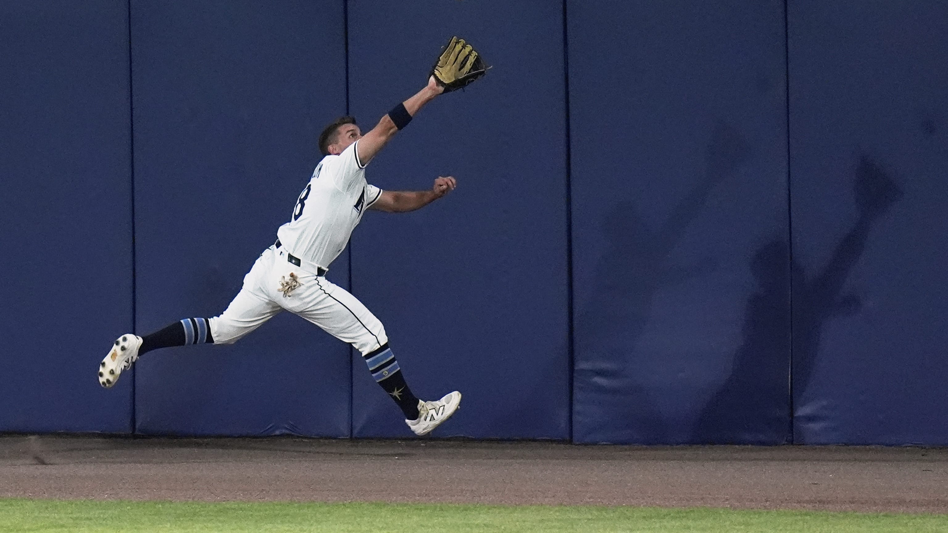 Jake Mangum's sweet running catch