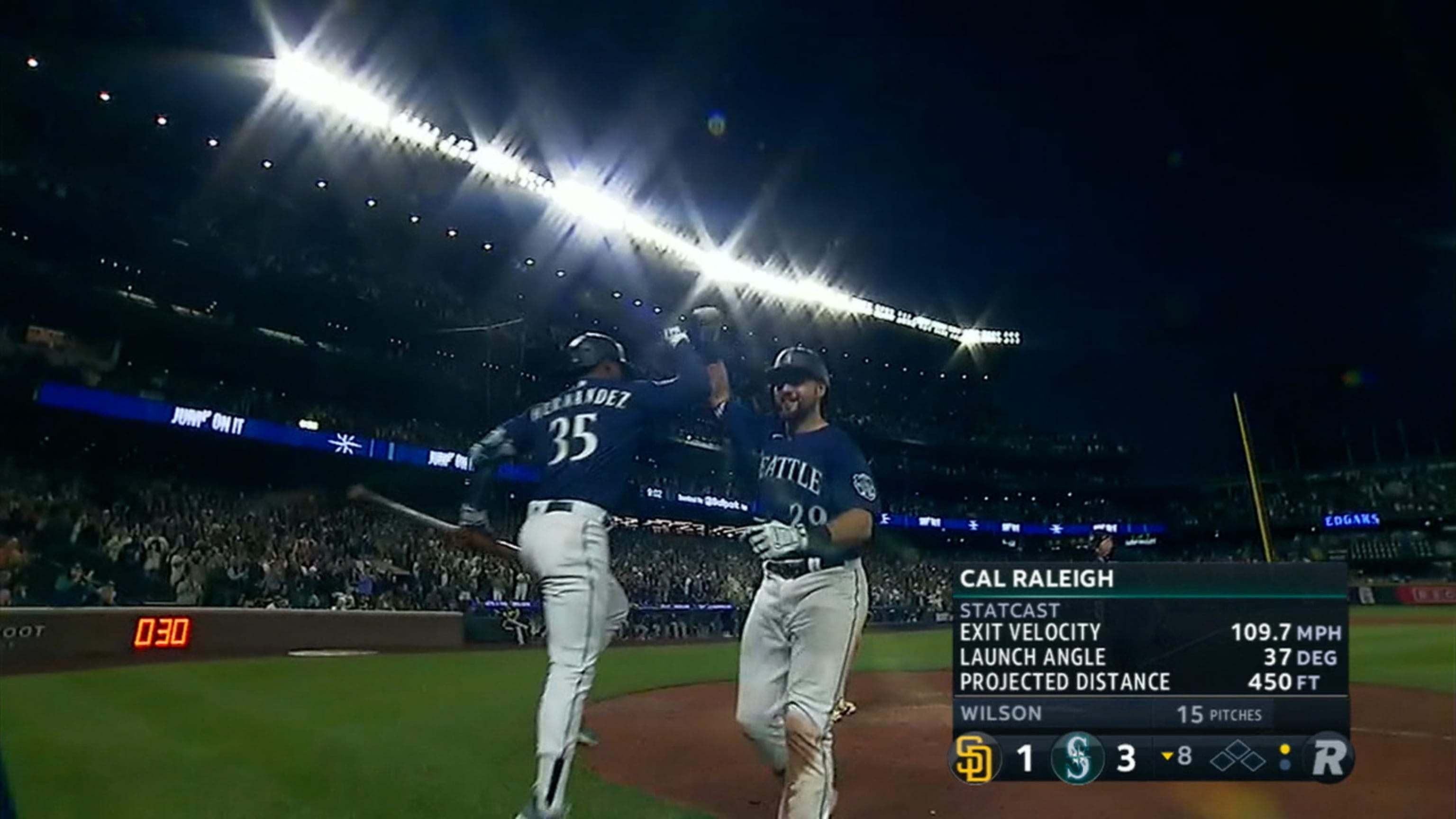 Raleigh rompe el empate con HR