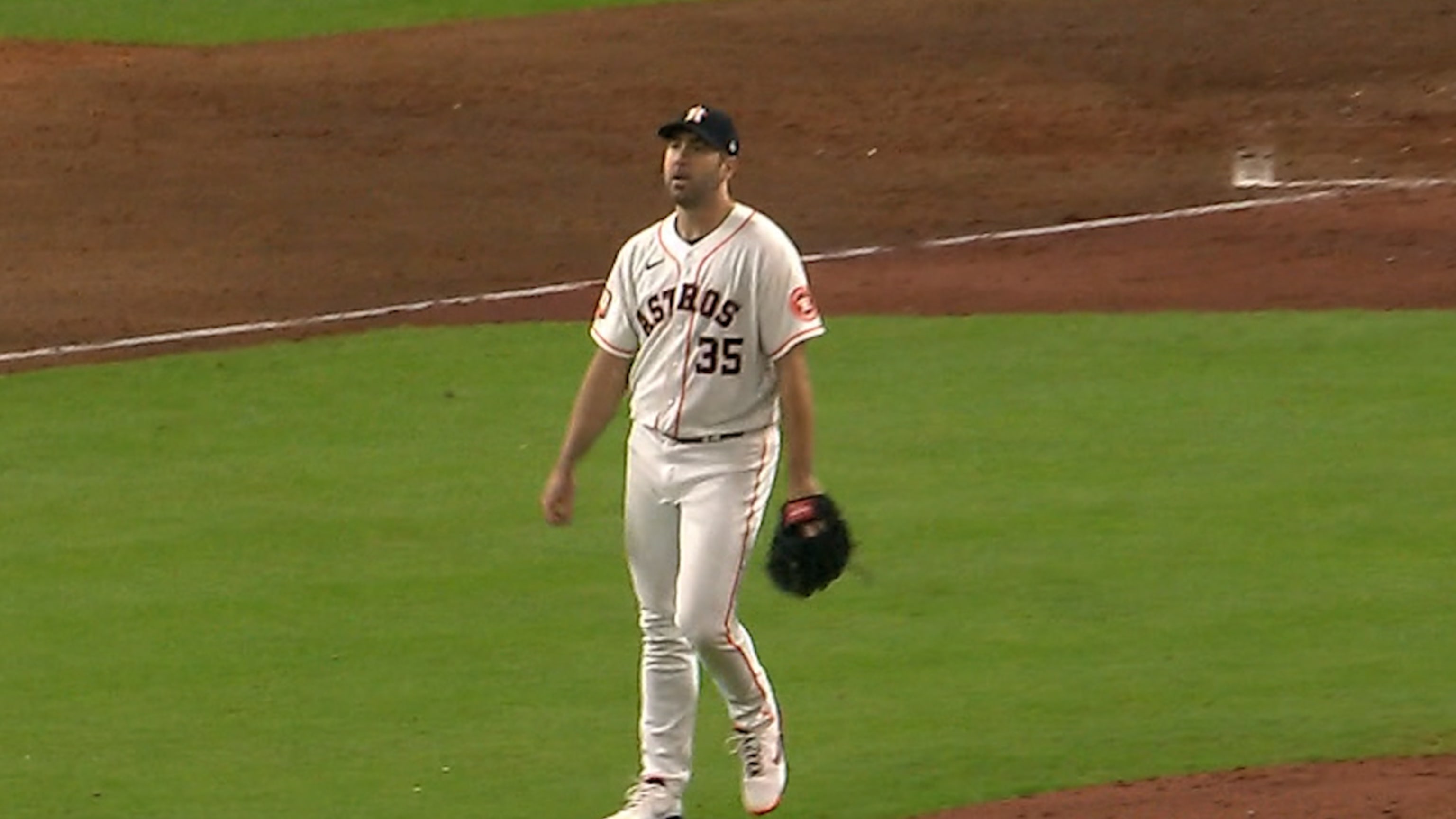 Justin Verlander honored by Detroit, strikes out 10 in win 