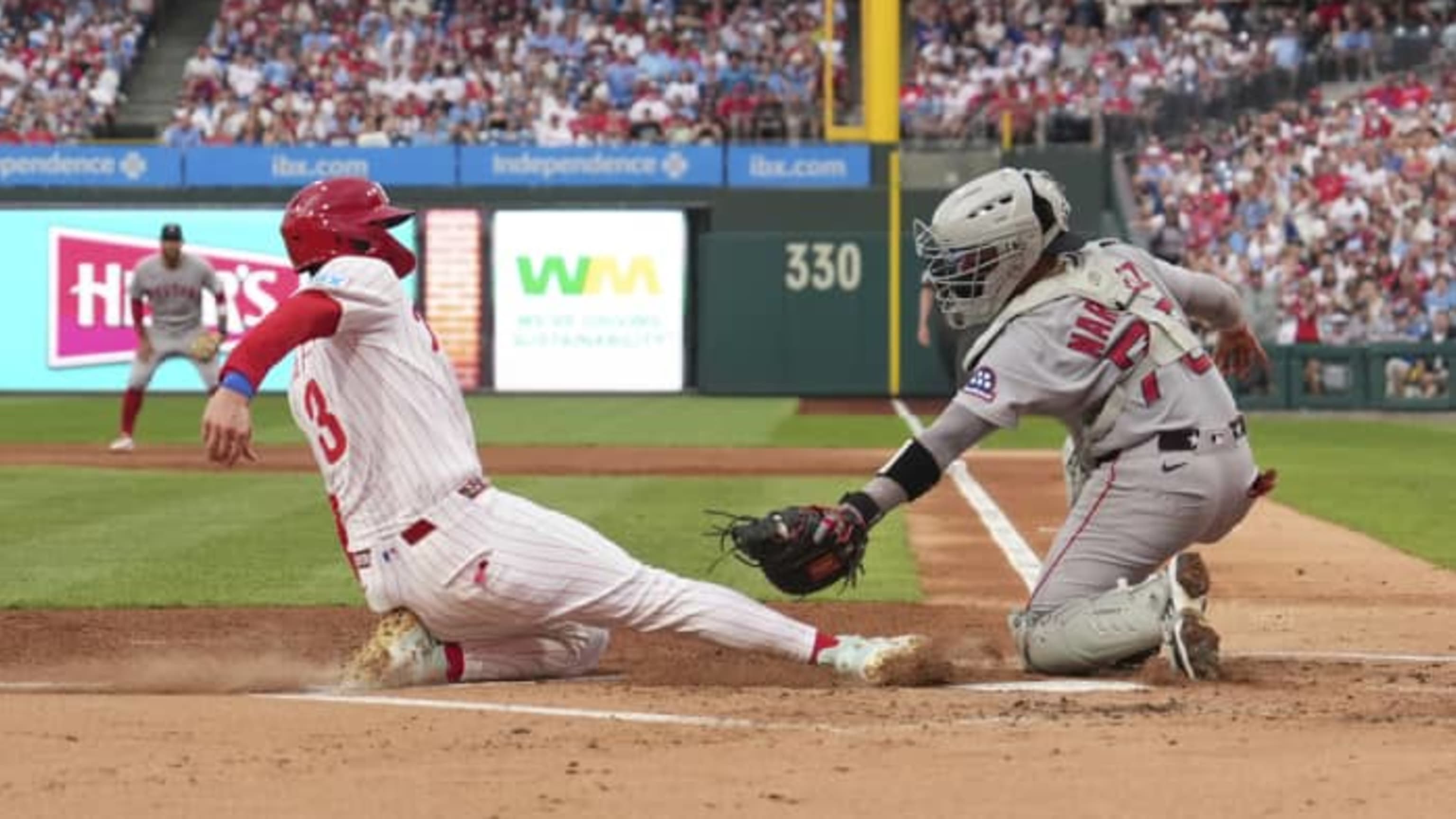 Bryce Harper anota tras revisión&nbsp;