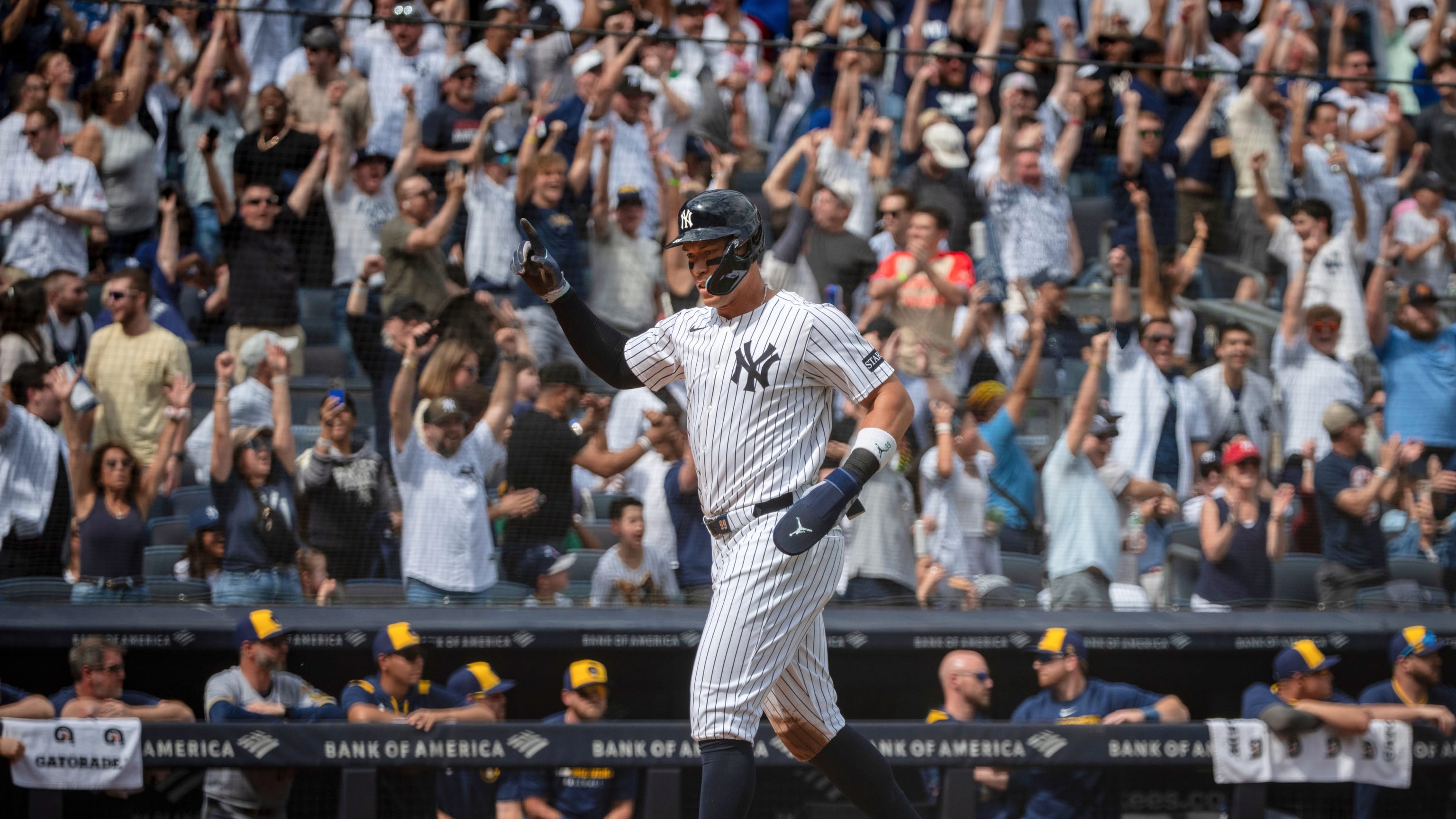 Aaron Judge da 3 jonrones, impulsa 8