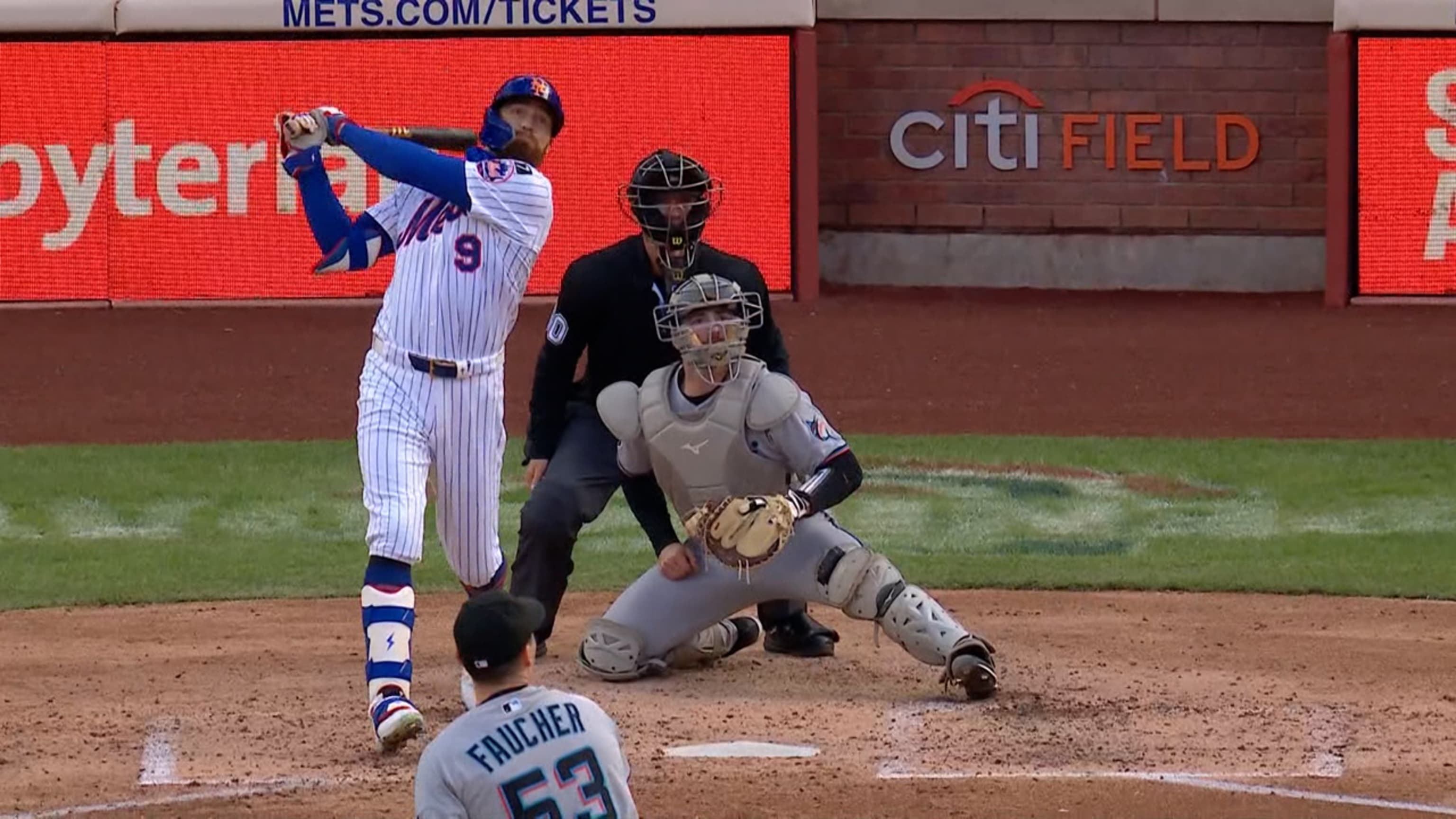 Nimmo produce dos con doblete