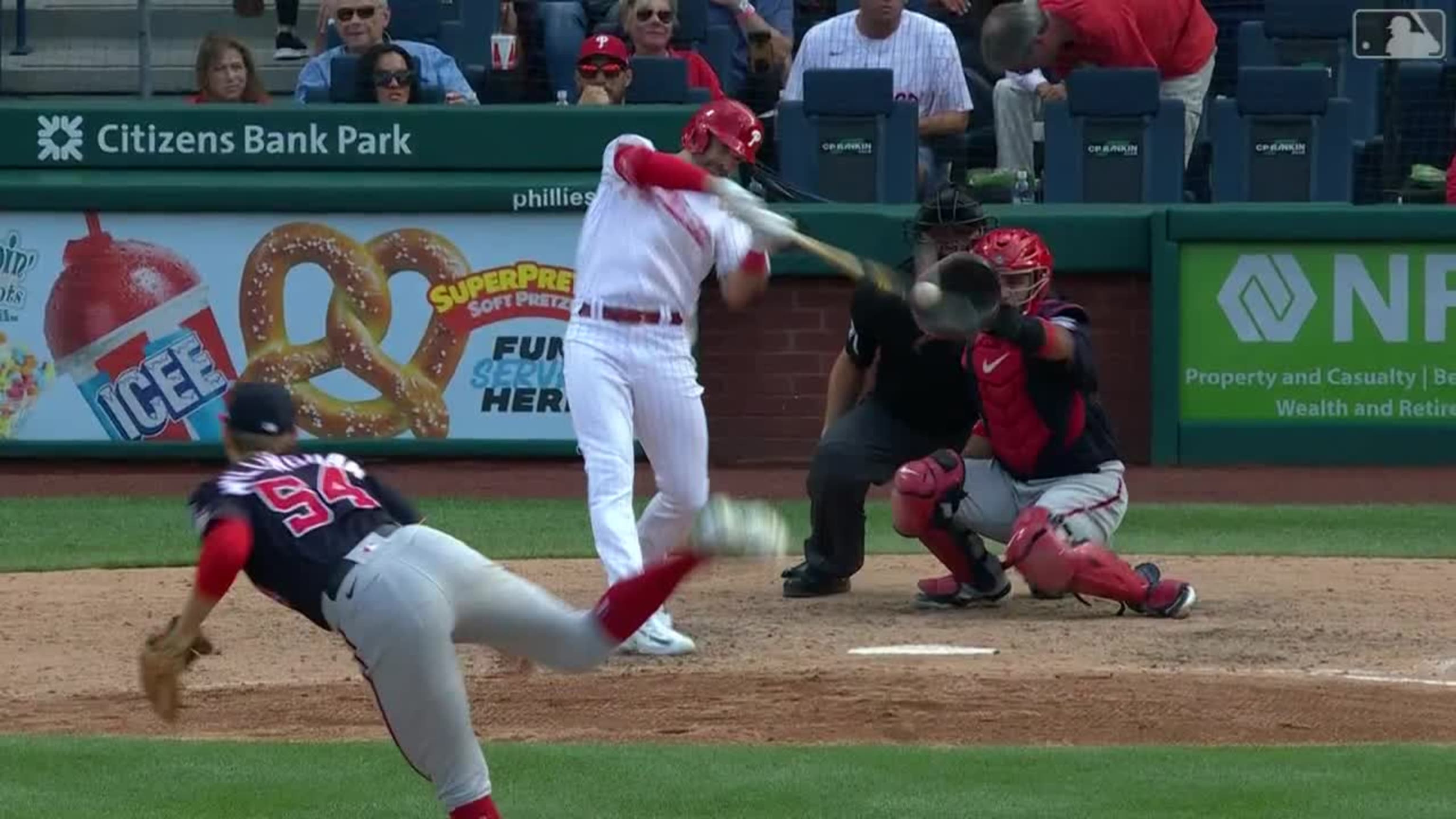 Schwarber hits 2 HRs; Phils split with Nats to lead Brewers