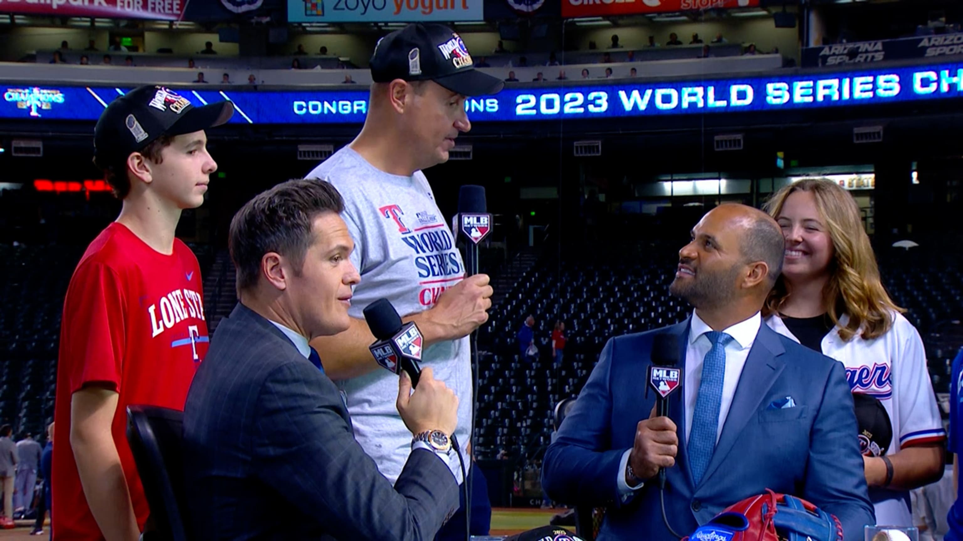 Bruce Bochy, Chris Young help Rangers win first World Series