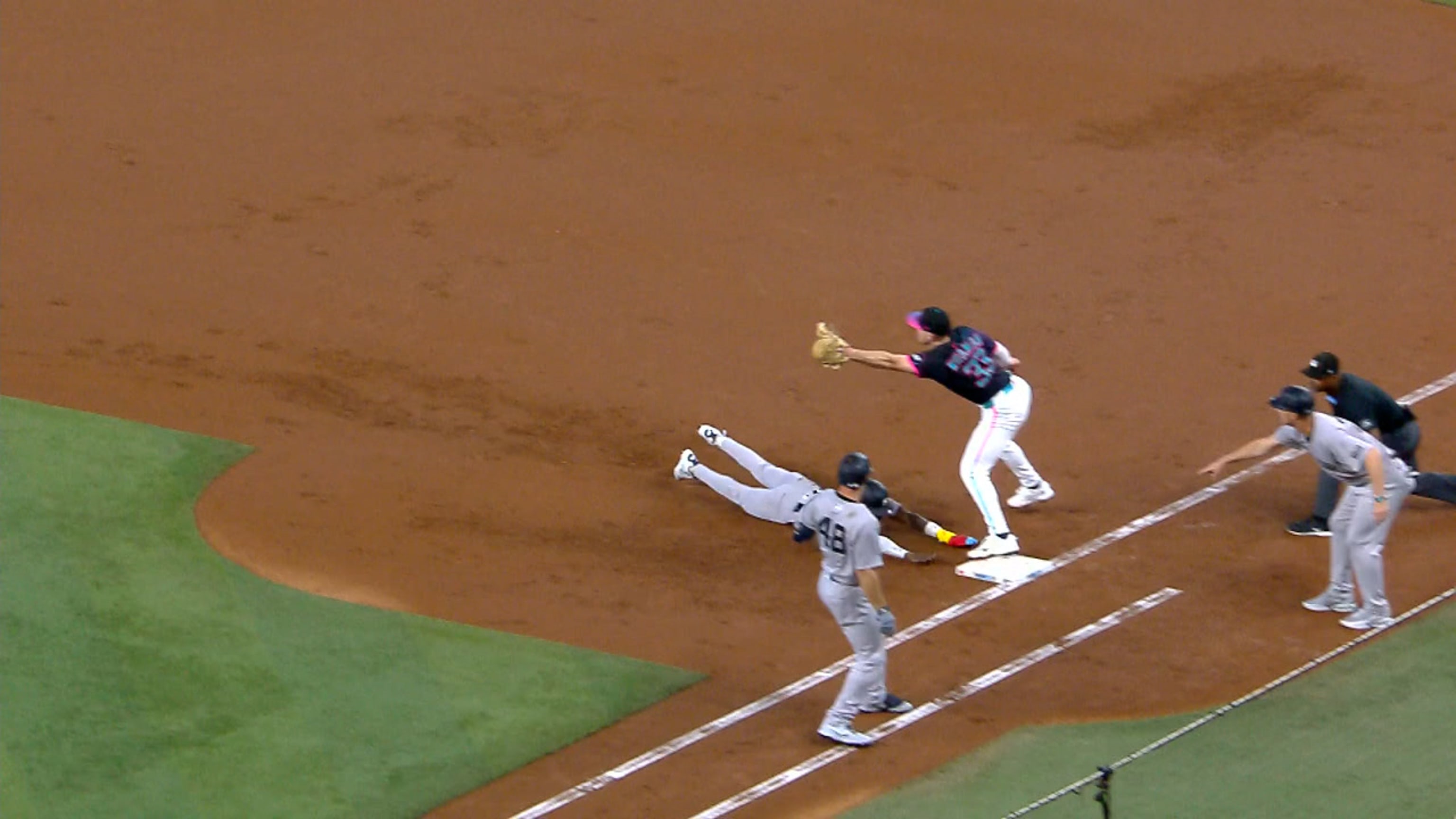 Los Marlins terminan la 2da entrada con doble play