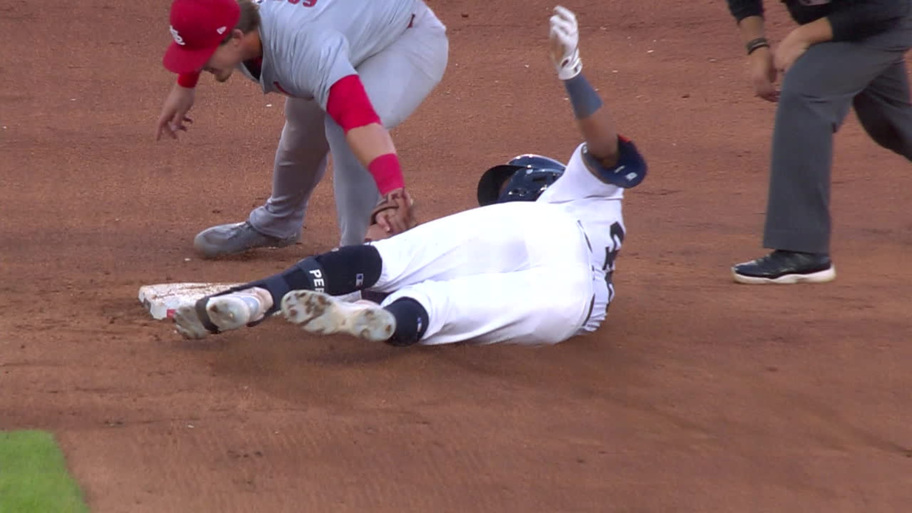 Wenceel Pérez out at second base after review 