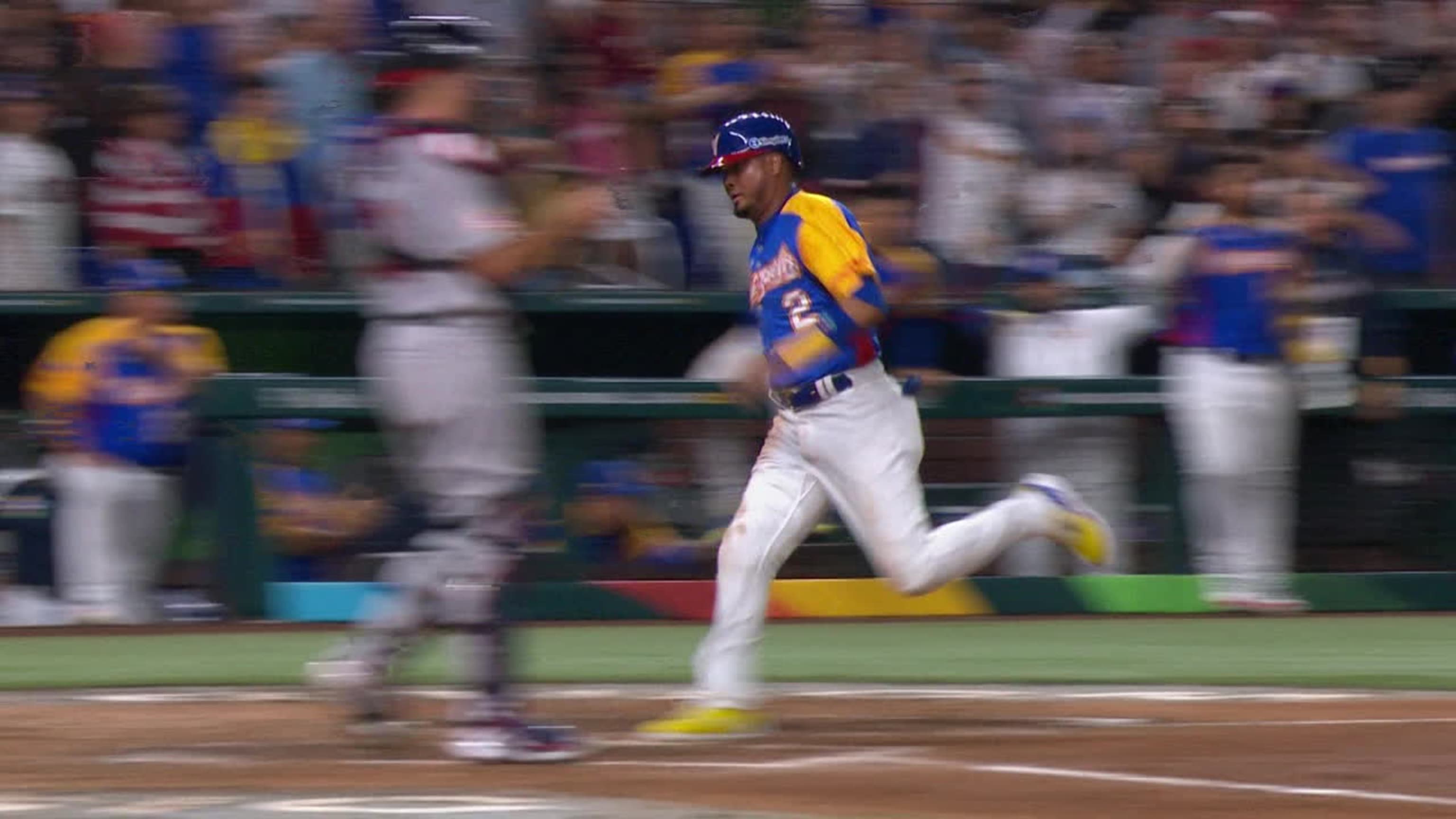 Fly de sacrificio de Acuña Jr. 