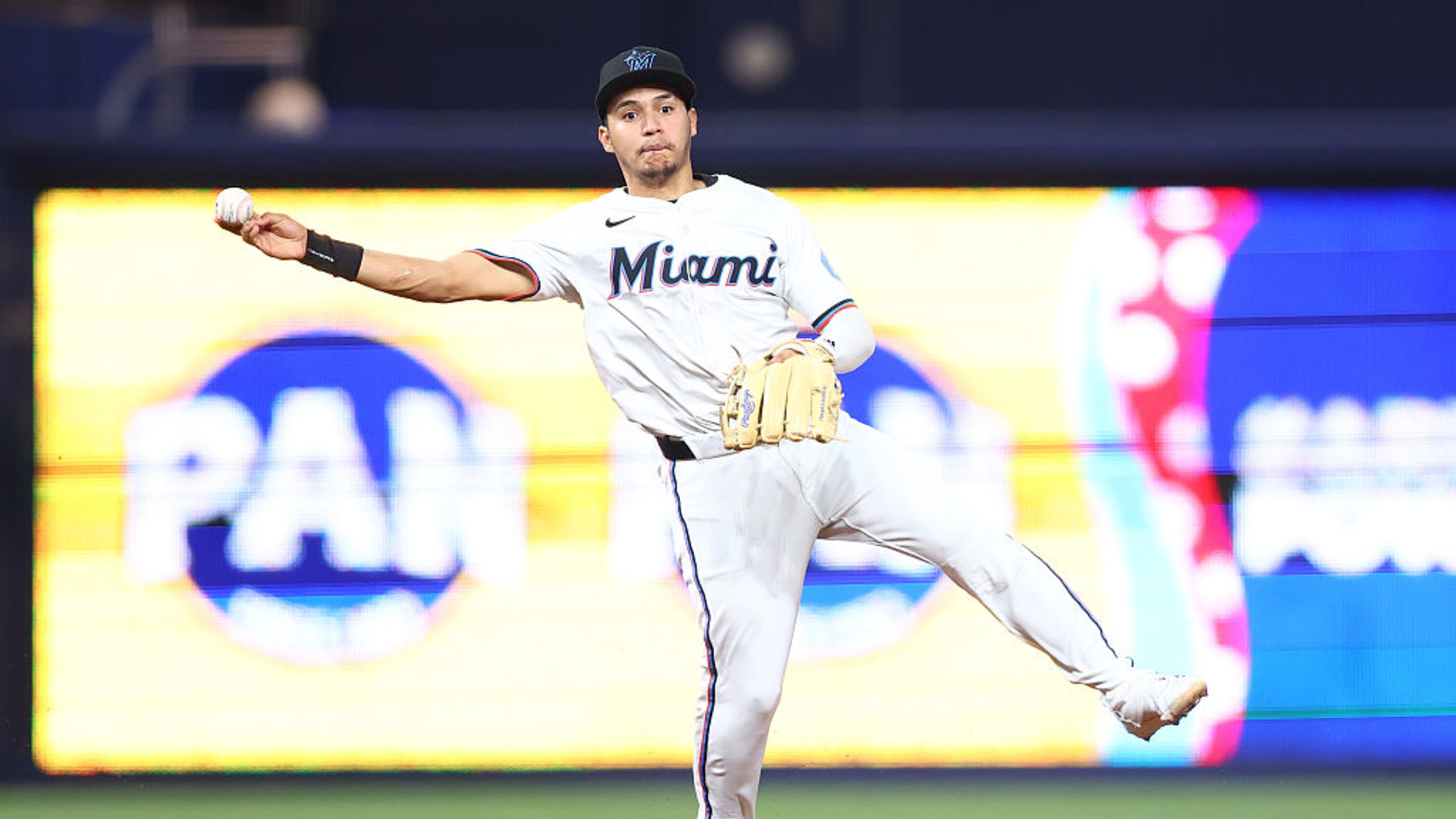 Javier Sanoja wins Gold Glove Award