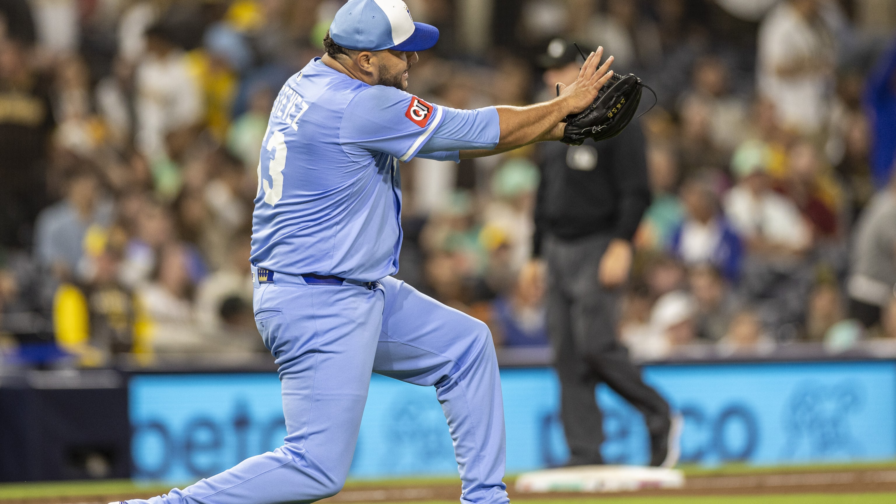 Carlos Estévez asegura su 22do salvado en la victoria 6-5