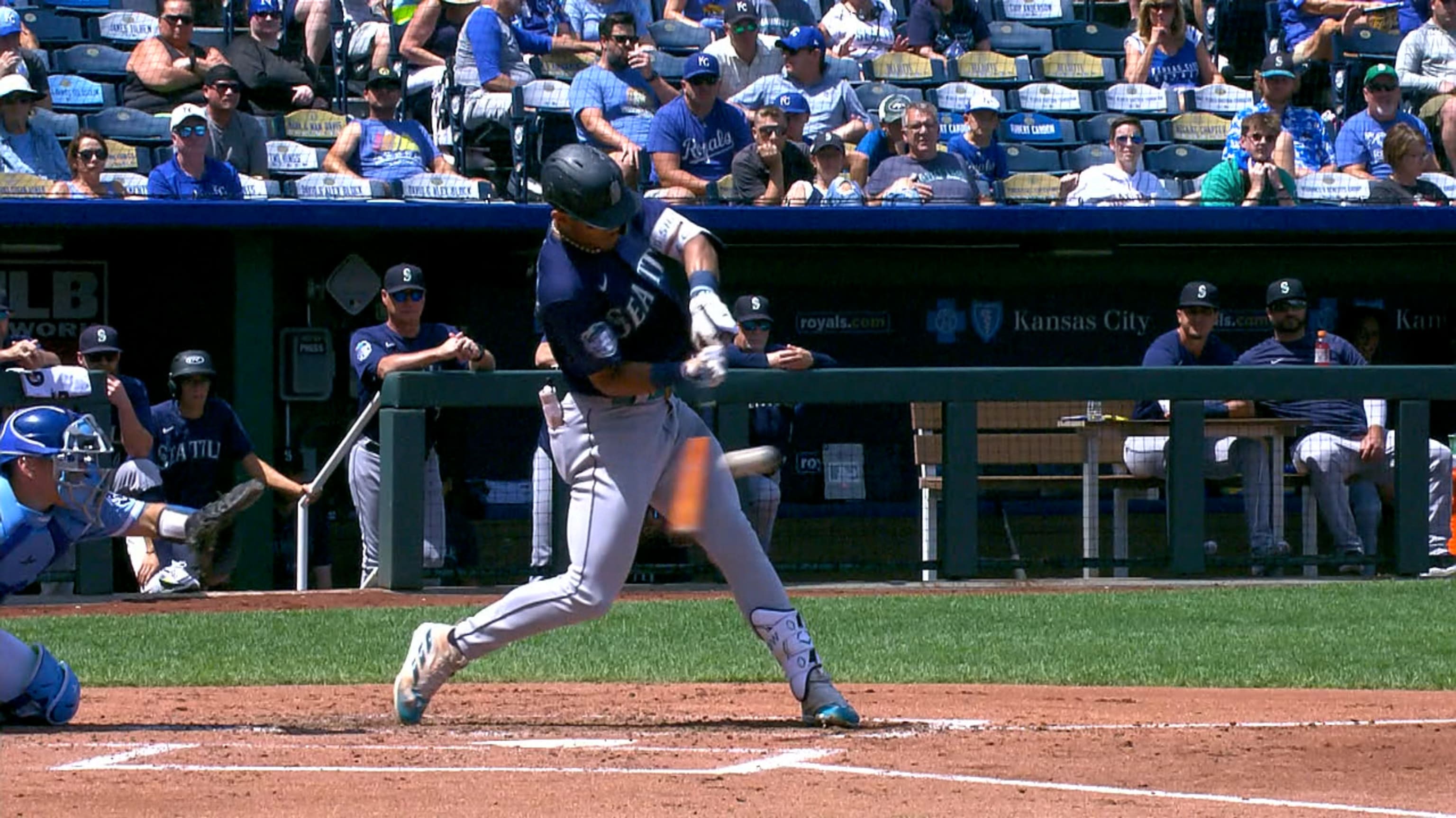 Julio Rodríguez empuja con hit