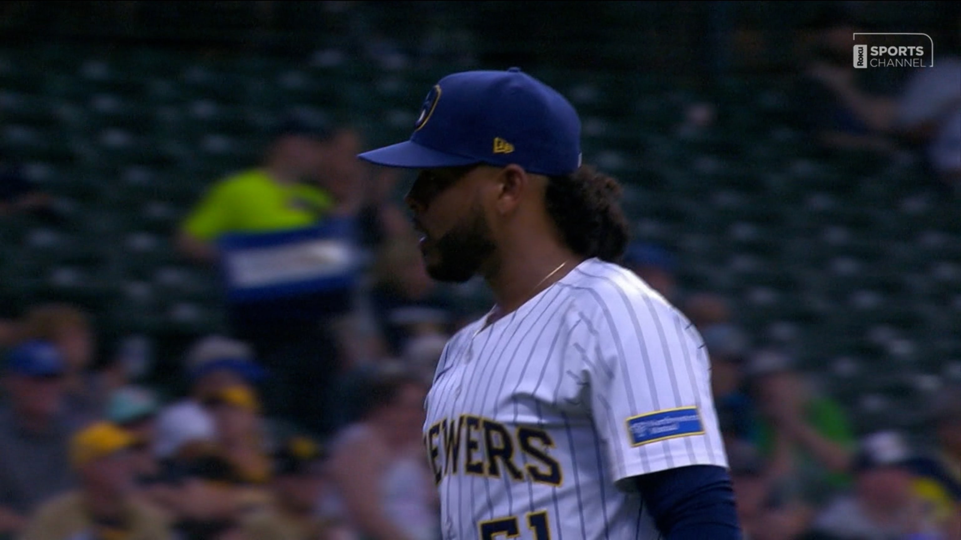 Freddy Peralta lanza 6 innings en blanco