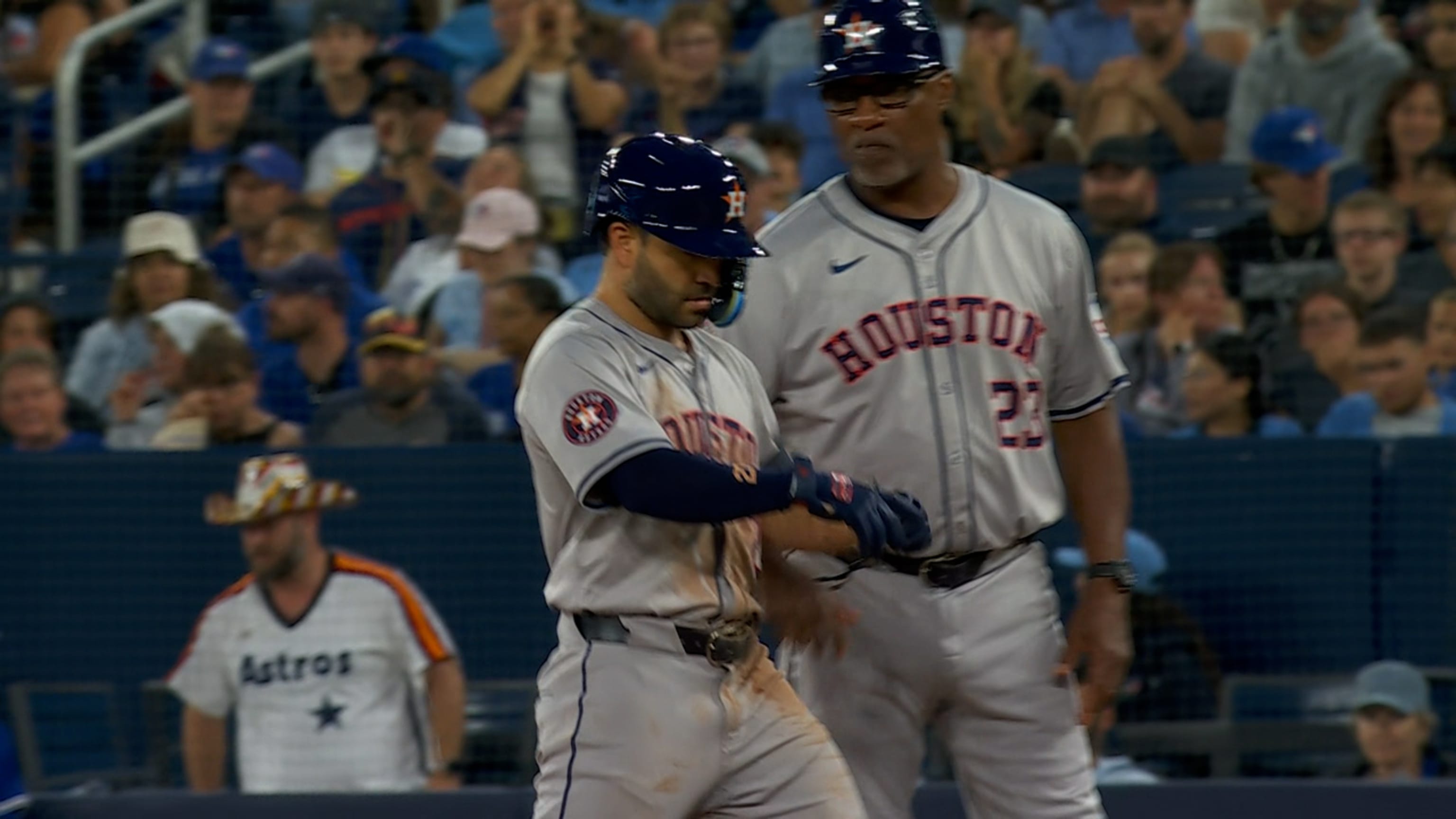 José Altuve conecta 3 hits