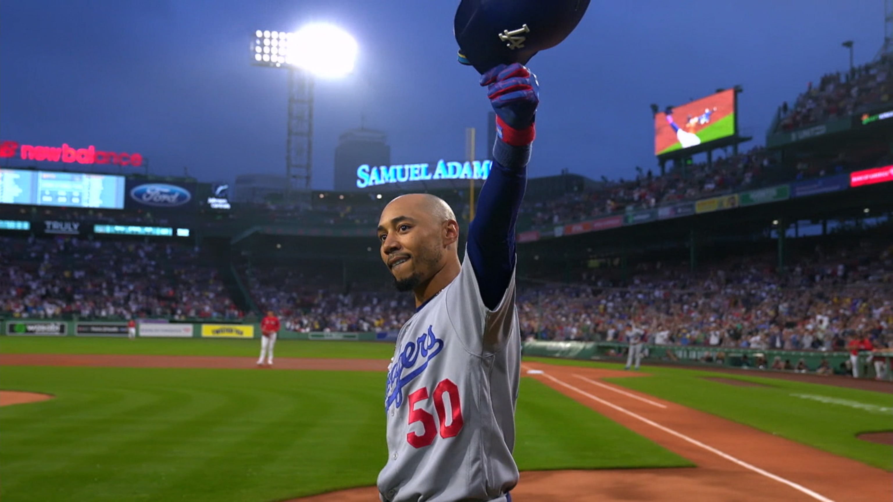 Mookie Betts recibe ovación