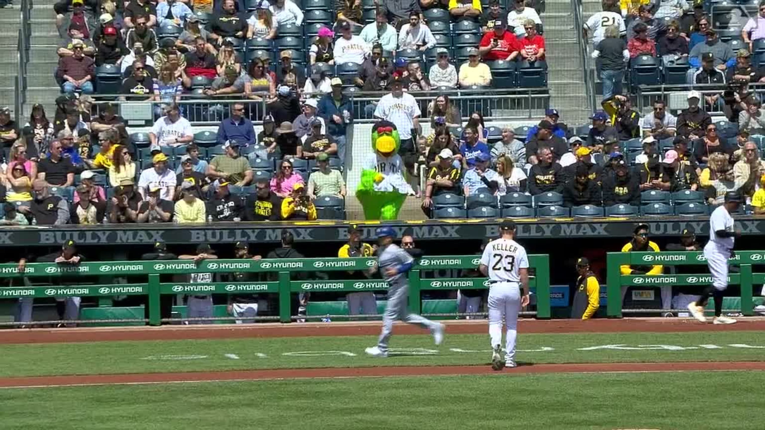 Keller poncha a 3 en fila