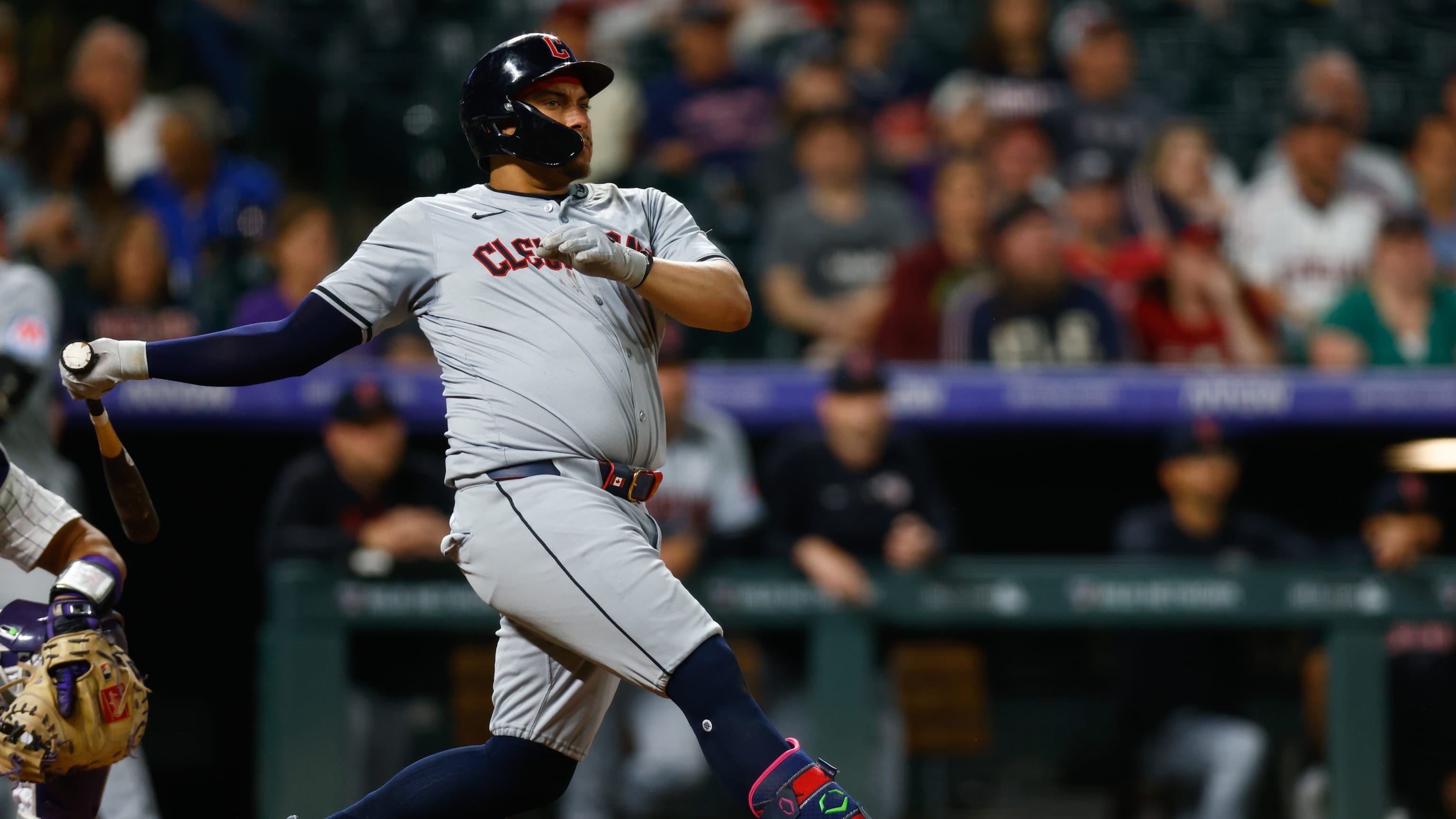 Josh Naylor pega 2 jonrones