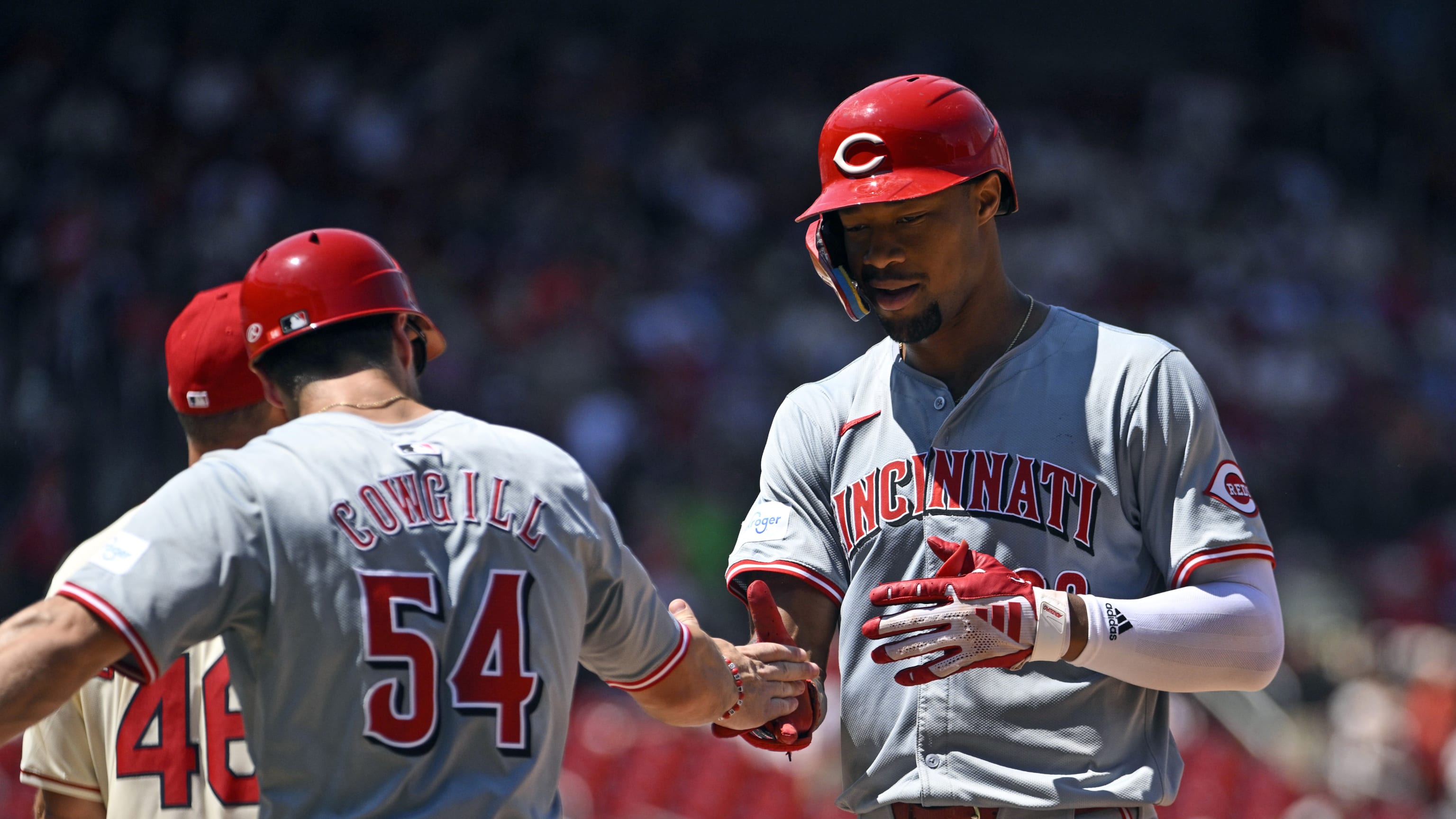 Reds' offense comes to life in win over Cardinals