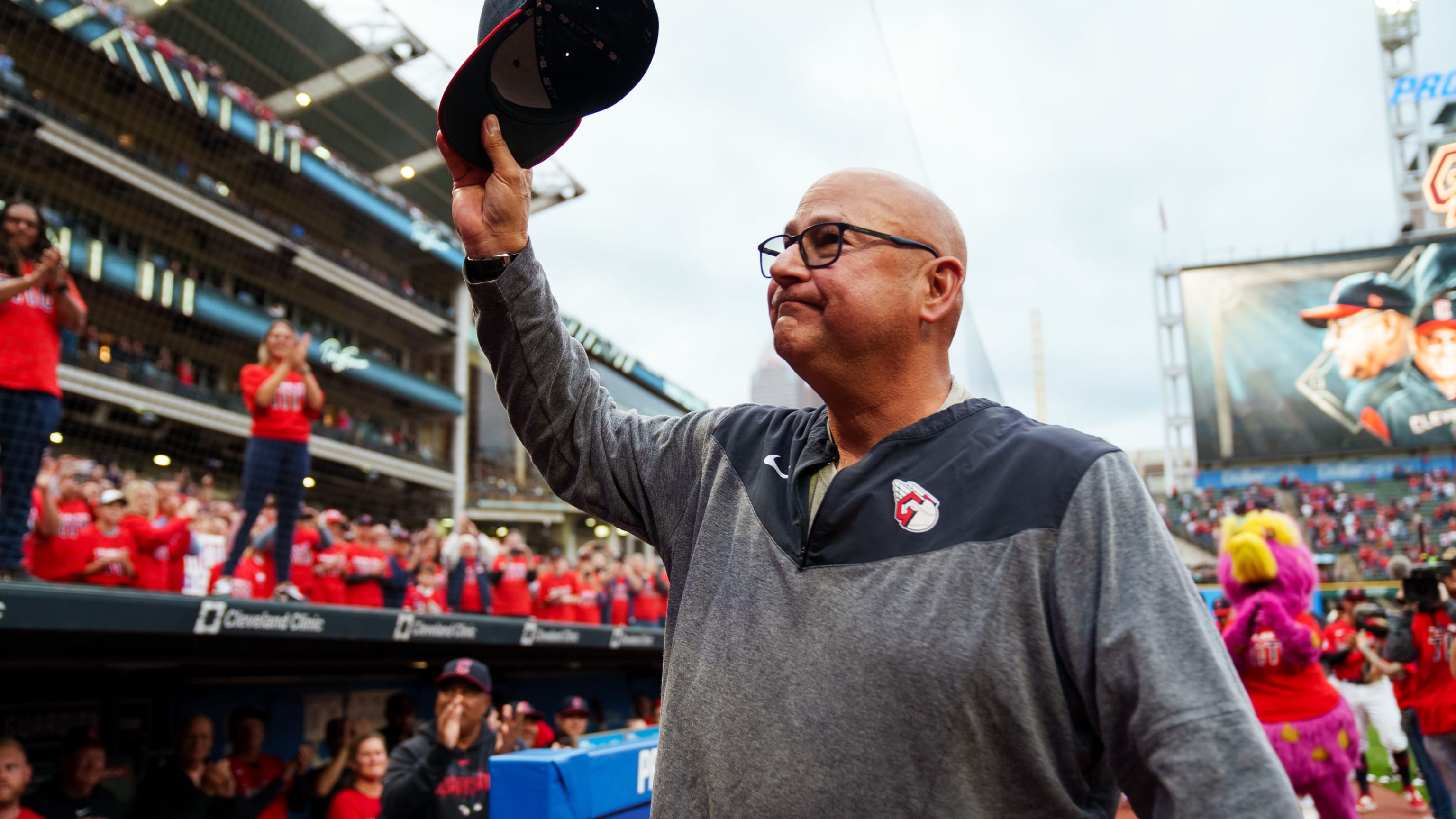 Terry Francona: Cleveland Guardians manager Terry Francona reunites with  his stolen scooter