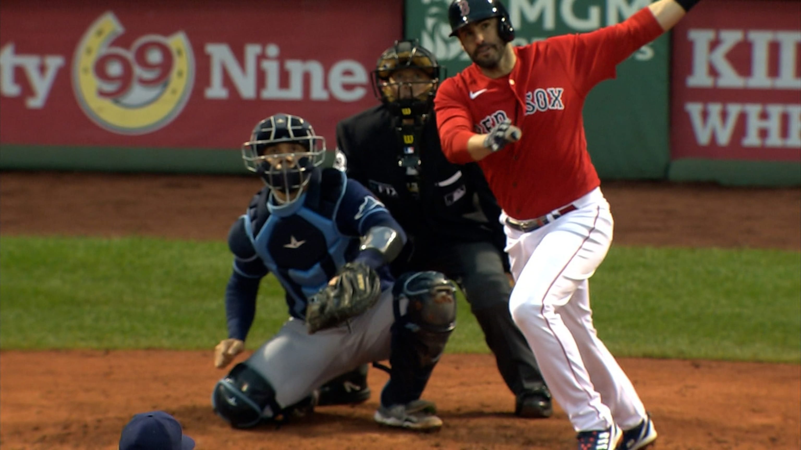 J.D. Martínez pega 2 jonrones