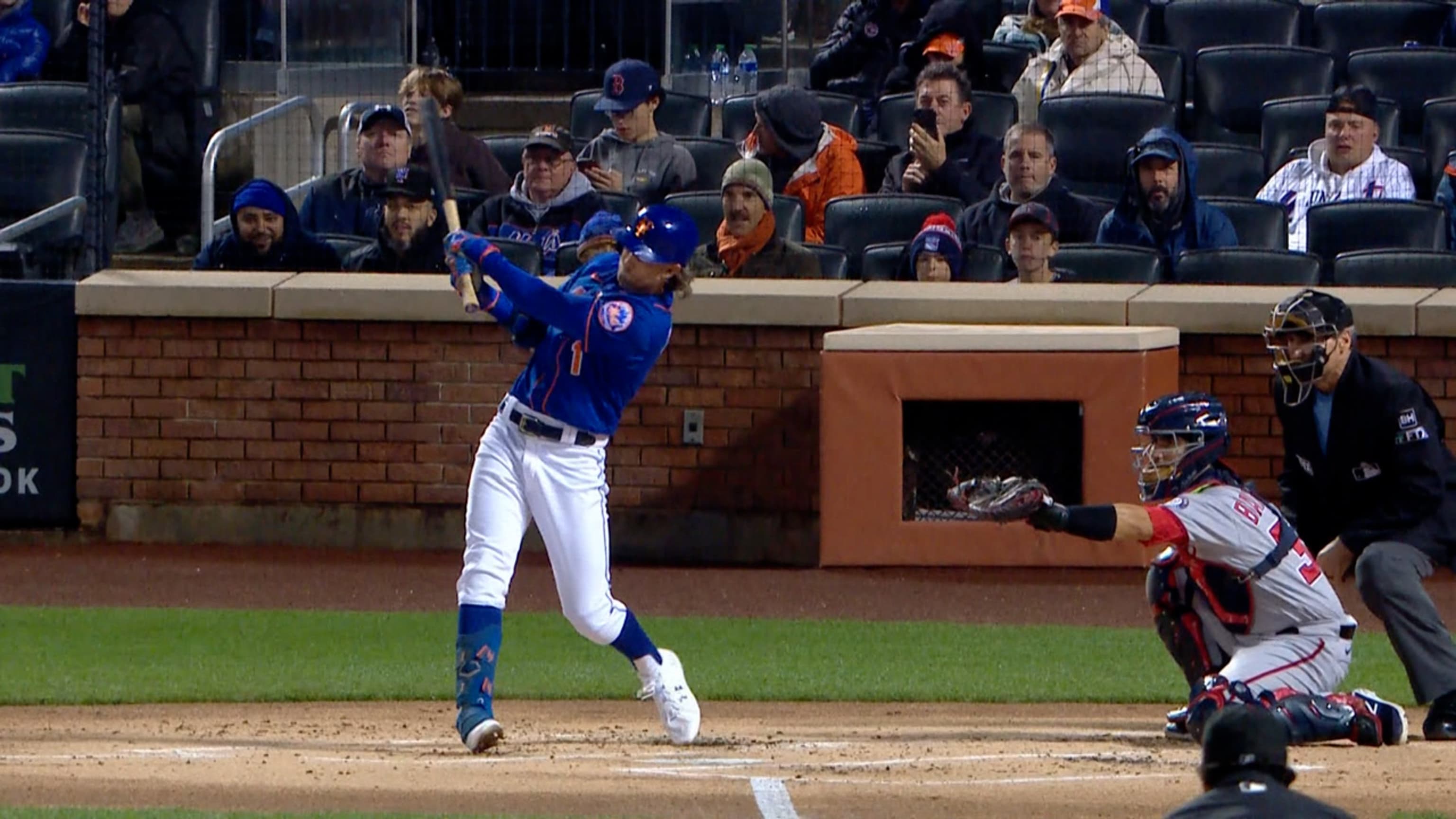Jeff McNeil suena HR solitario