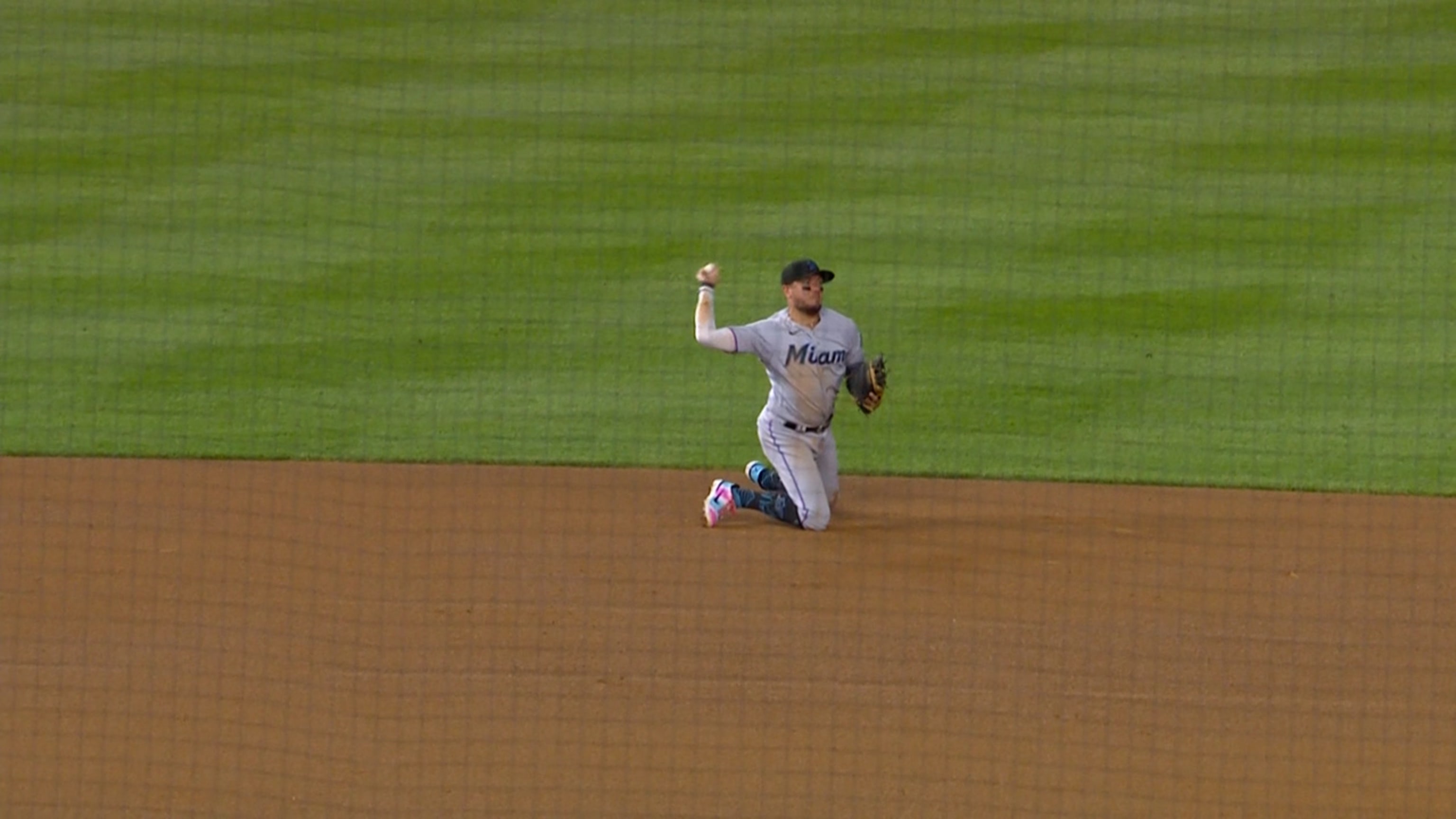 Marlins SS Miguel Rojas loses piece of tooth in collision with