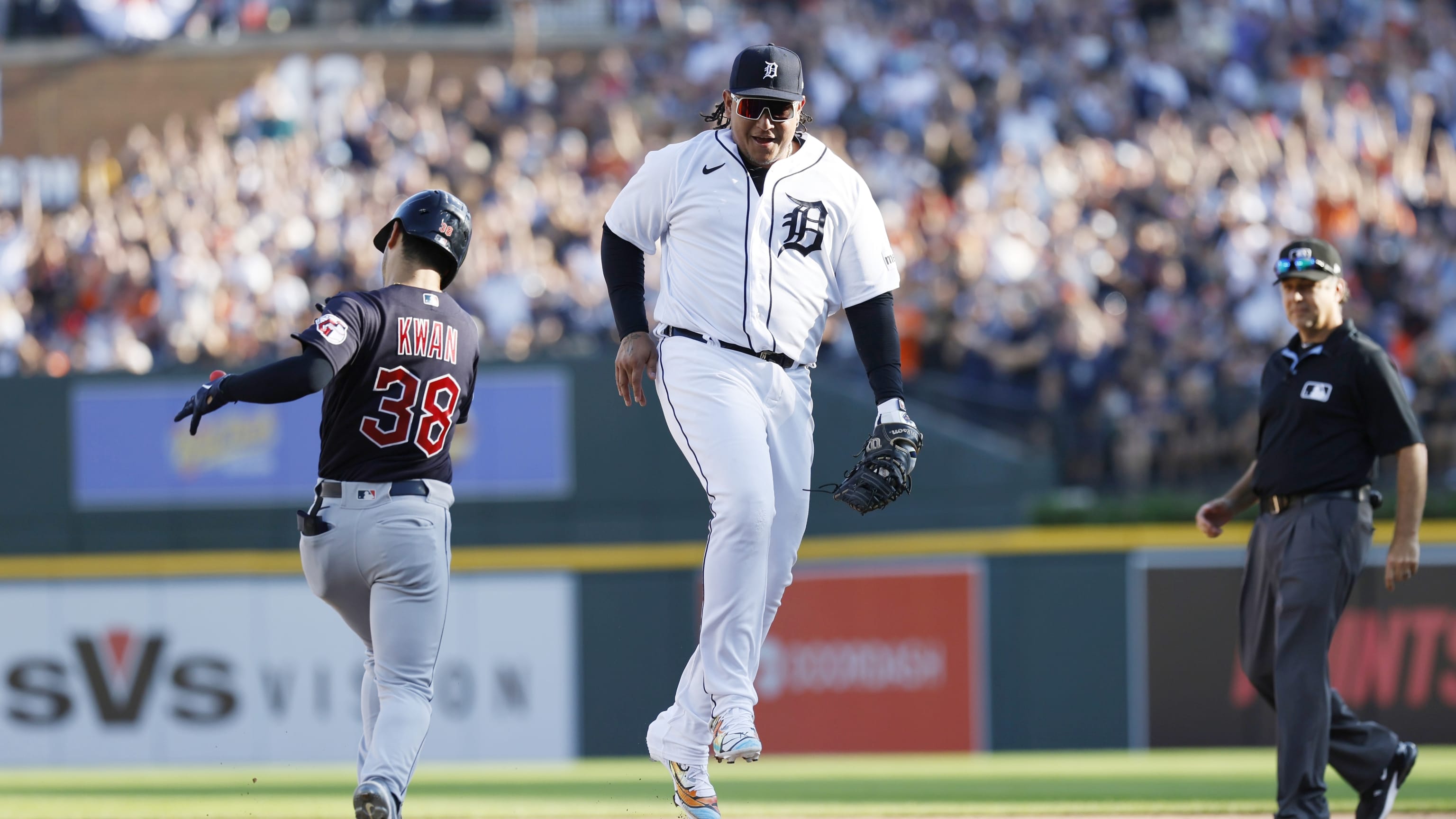 Miguel Cabrera walks, plays first base in final MLB game