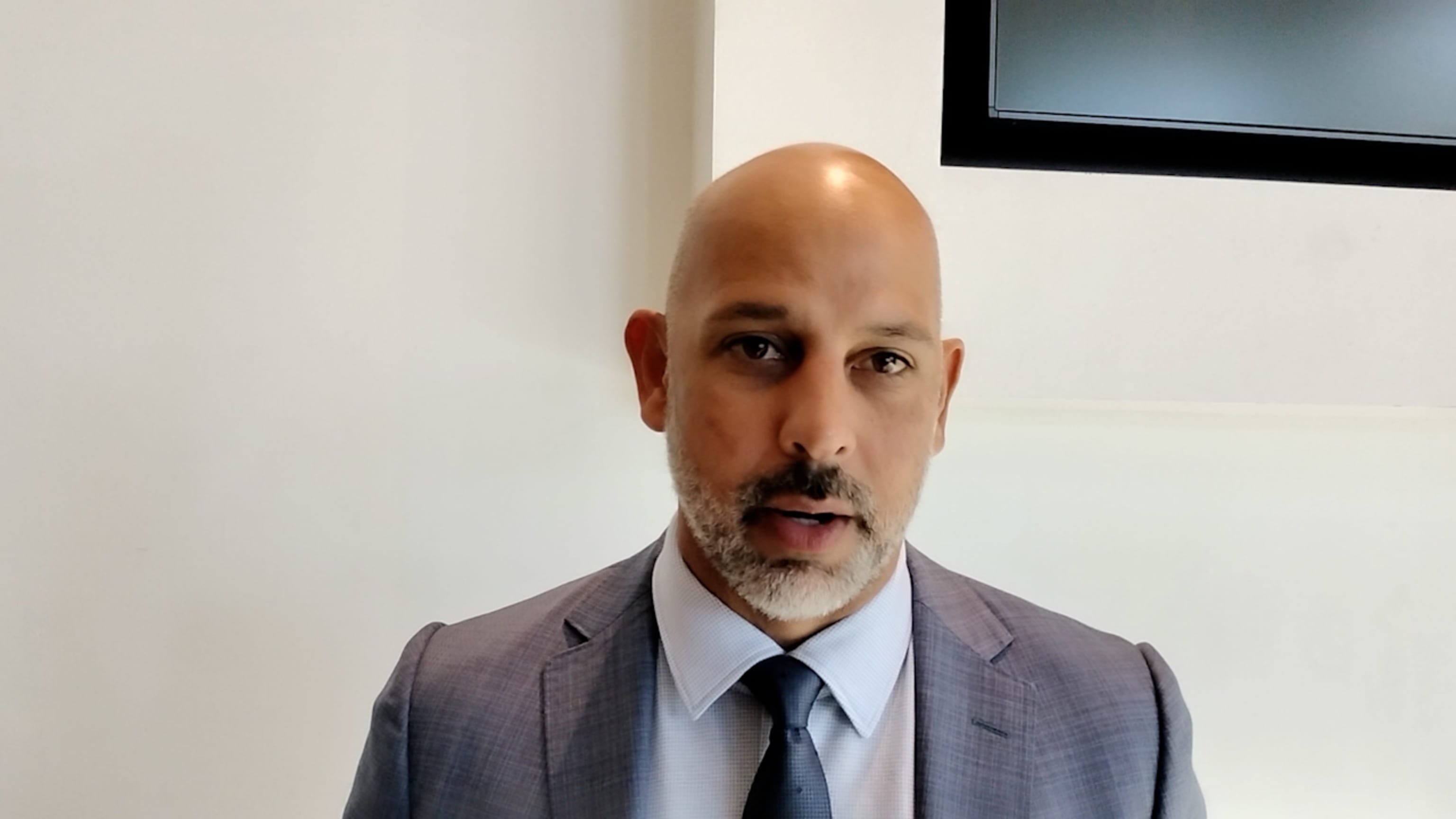 Cora sobre Devers, más