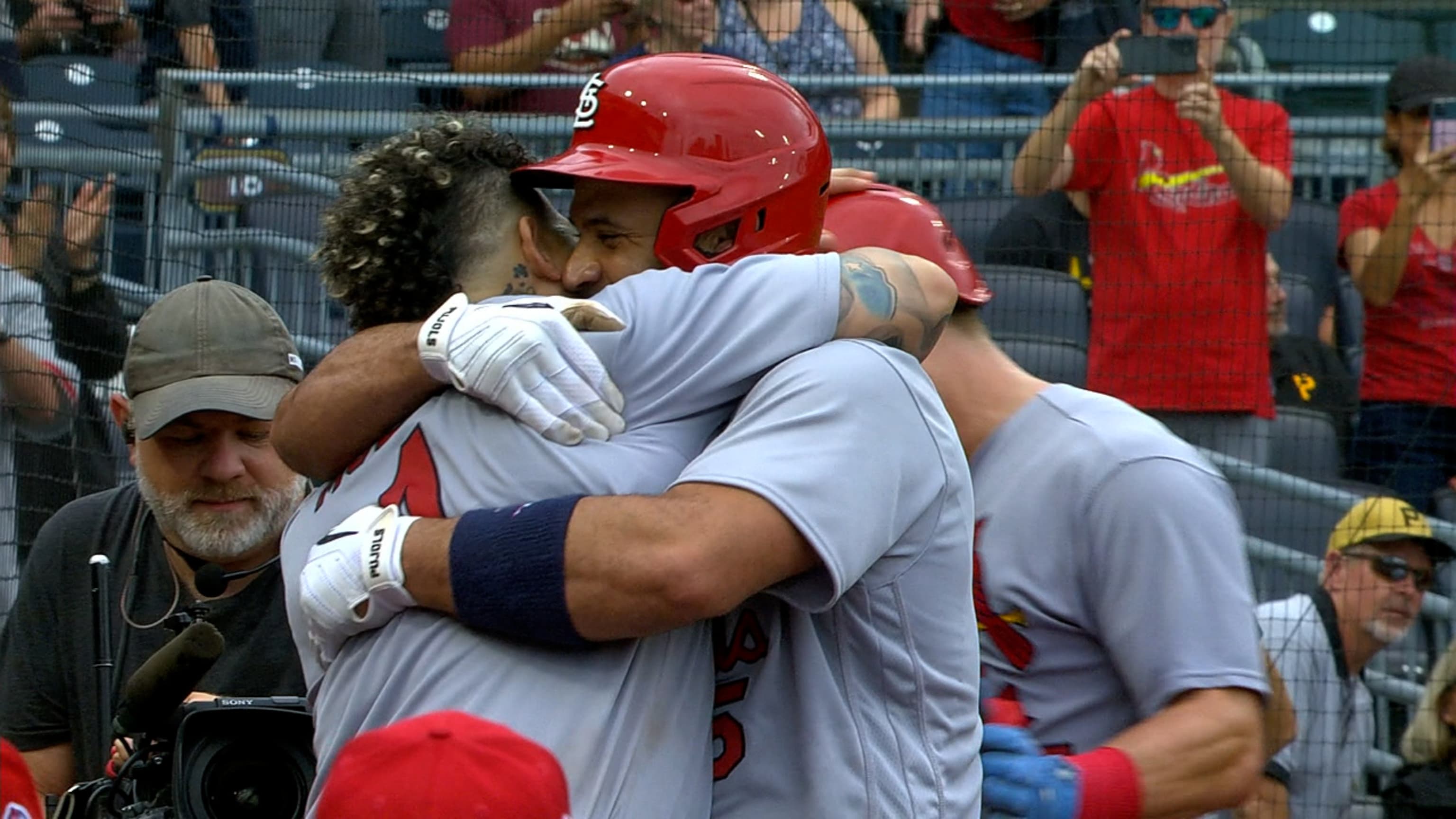 Albert Pujols feels the love from Arizona baseball fans as