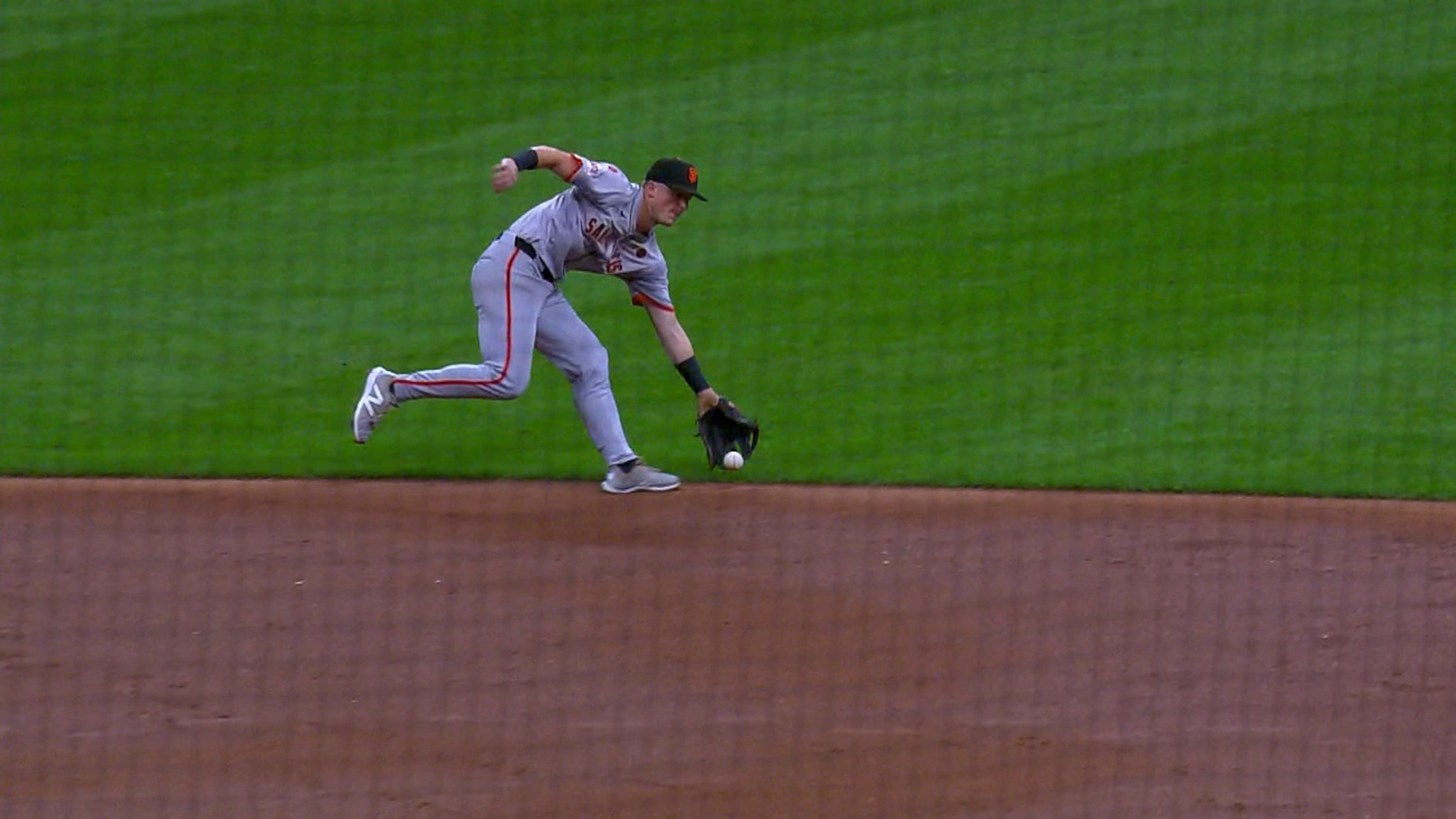 Tyler Fitzgerald makes a spectacular spinning throw