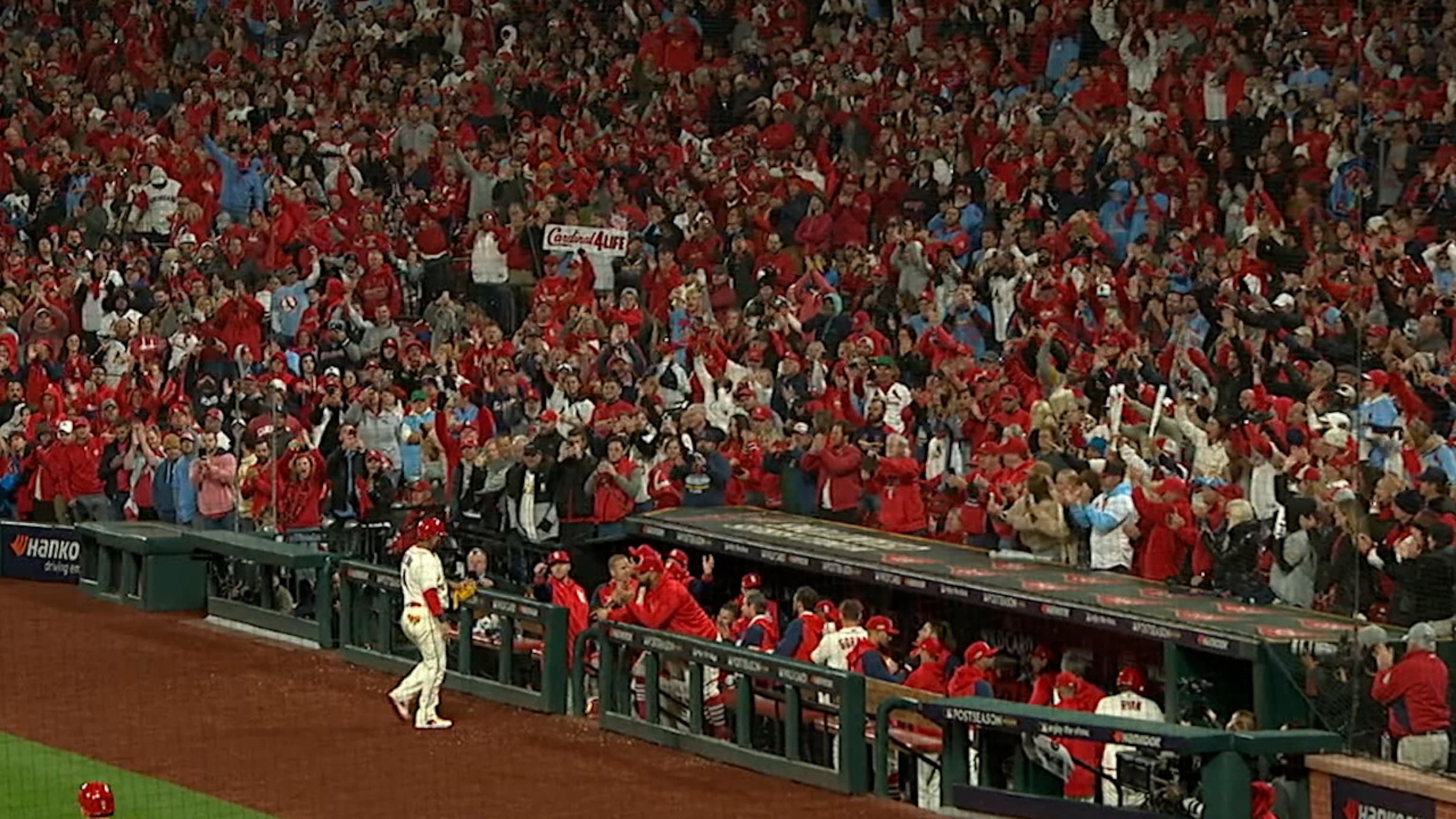 Molina se despide con un hit