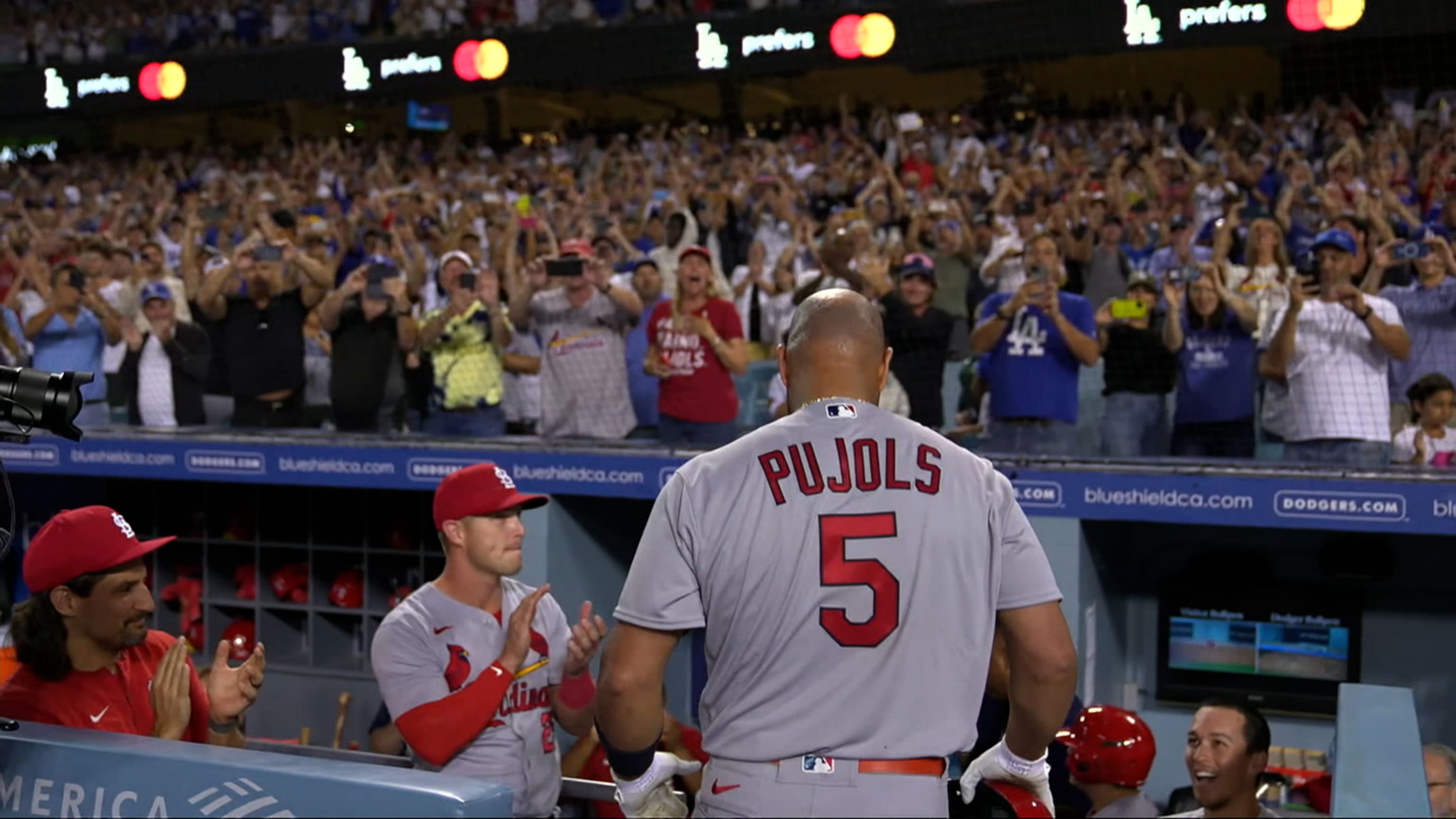 Albert Pujols sacude 2 jonrones