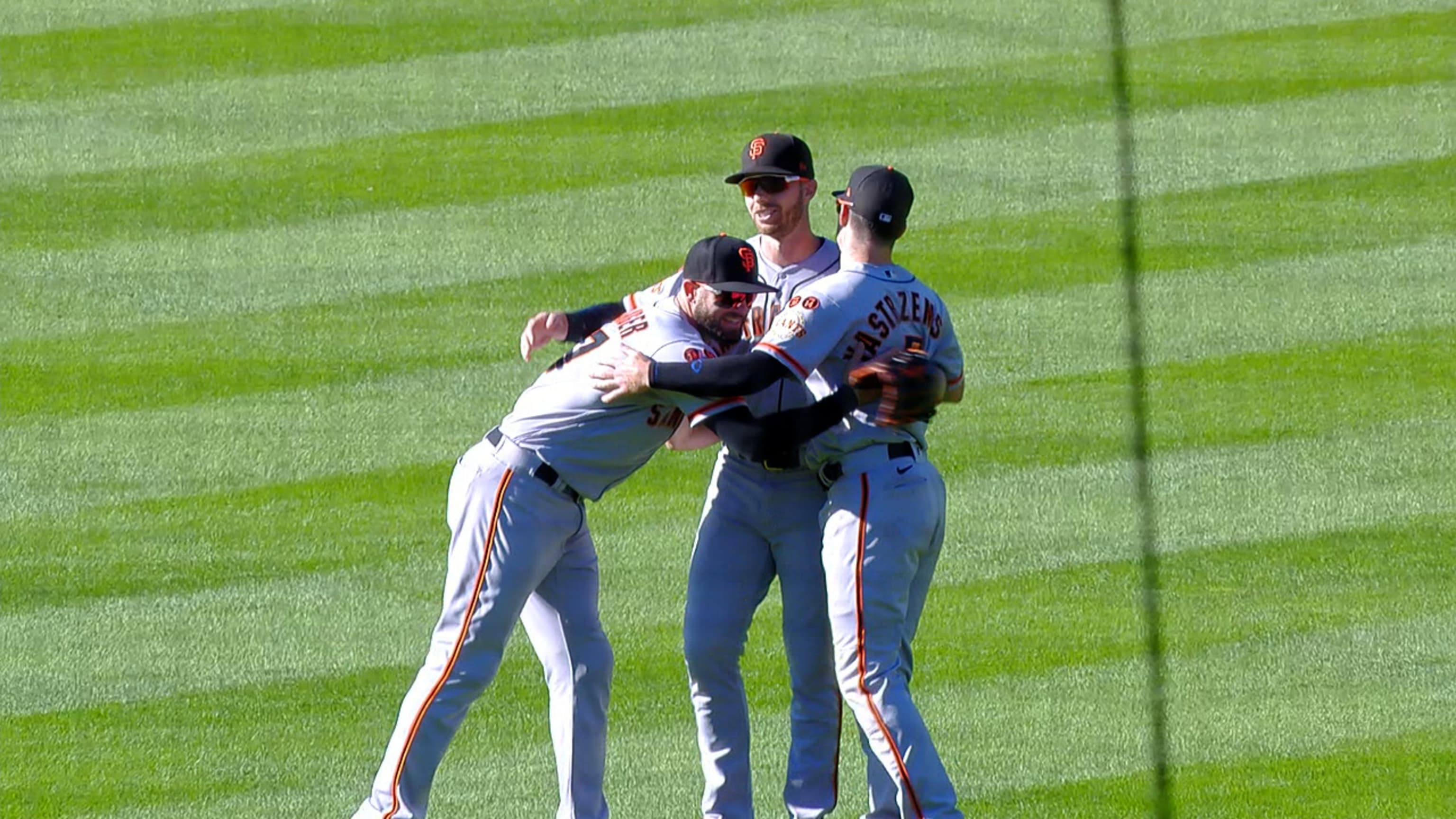 SF Giants offense erupts for seven homers in 12-3 win over White