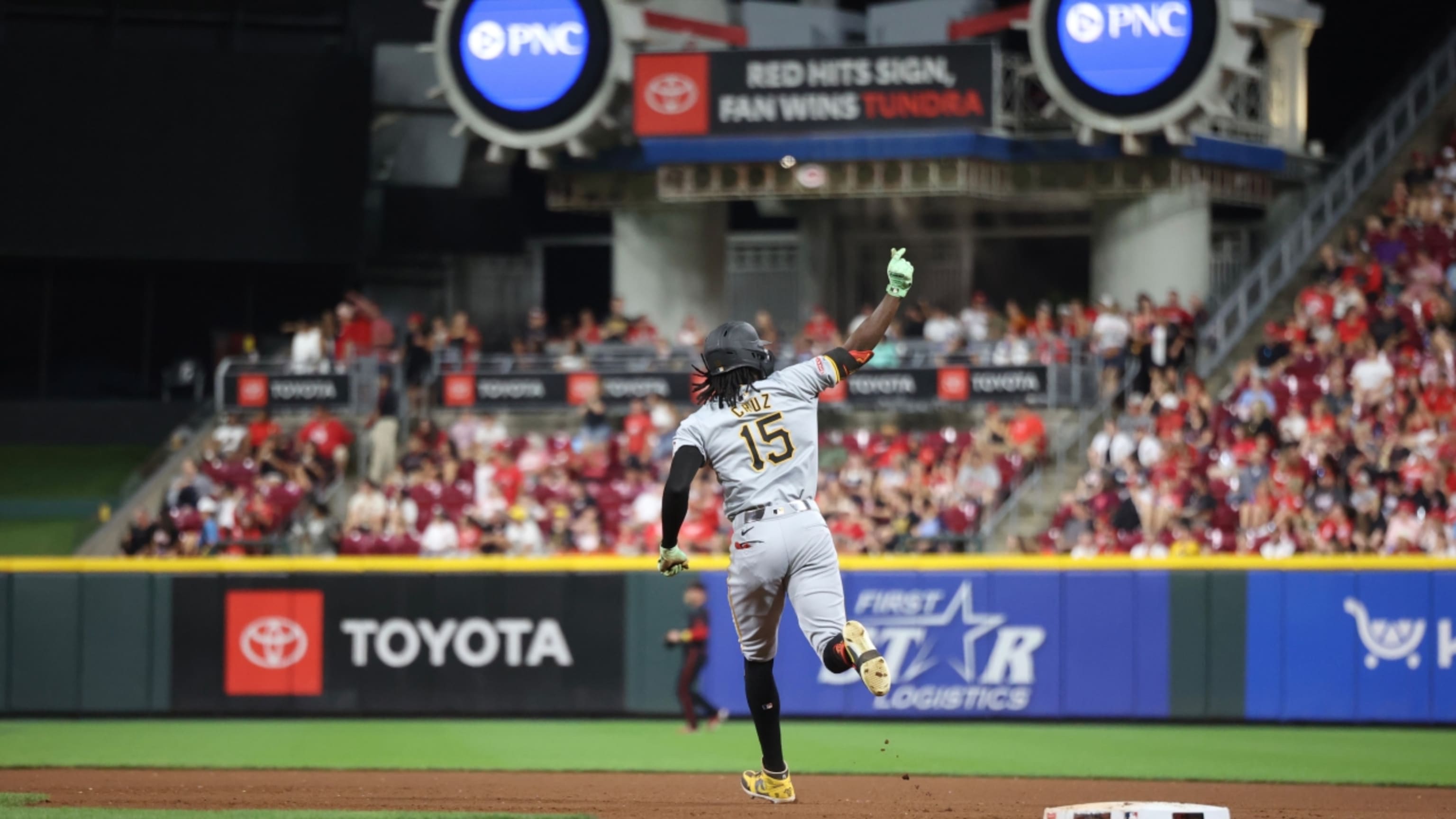 Oneil Cruz records first 20-20 season with 20th homer