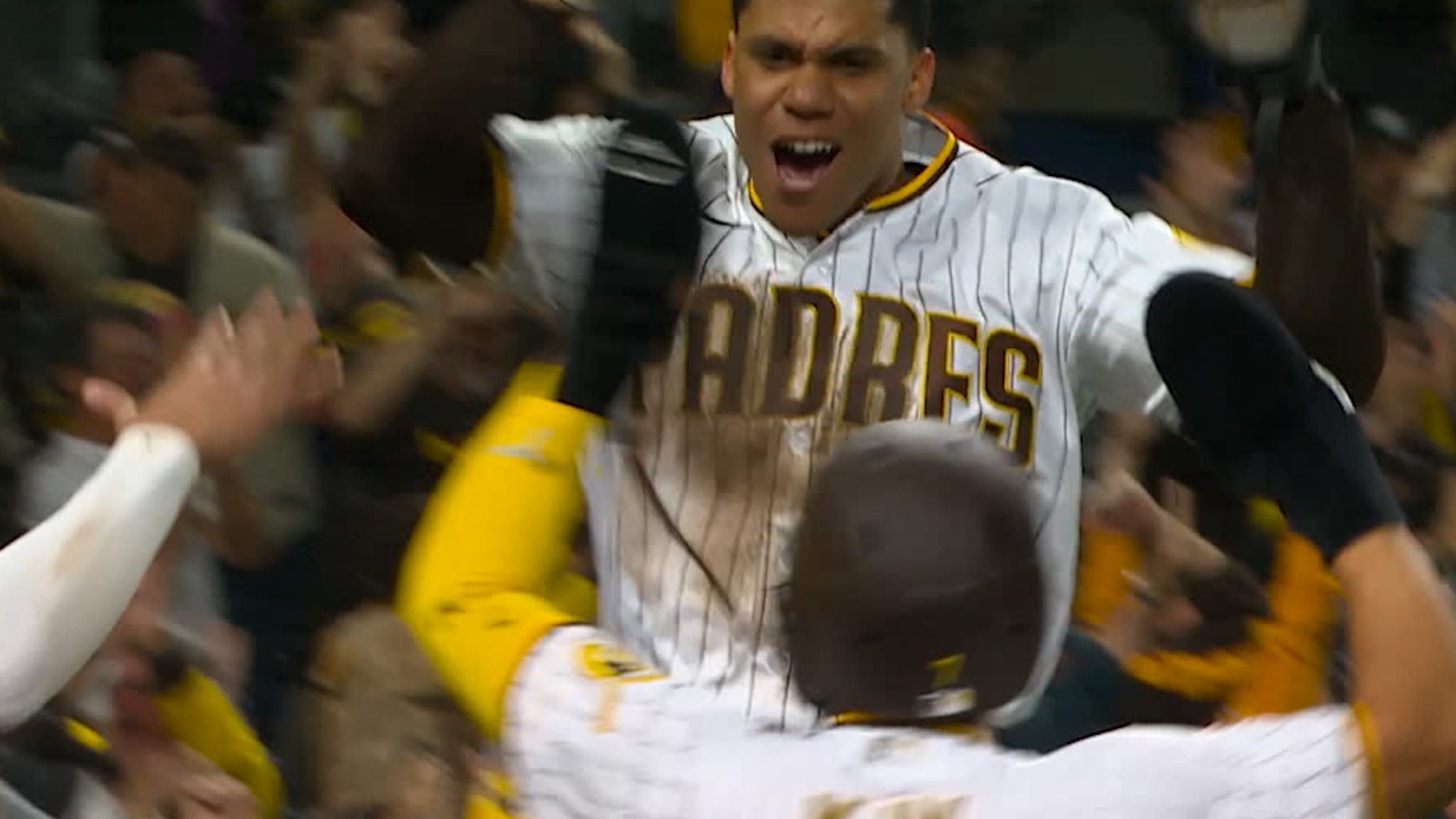 Padres completan una remontada