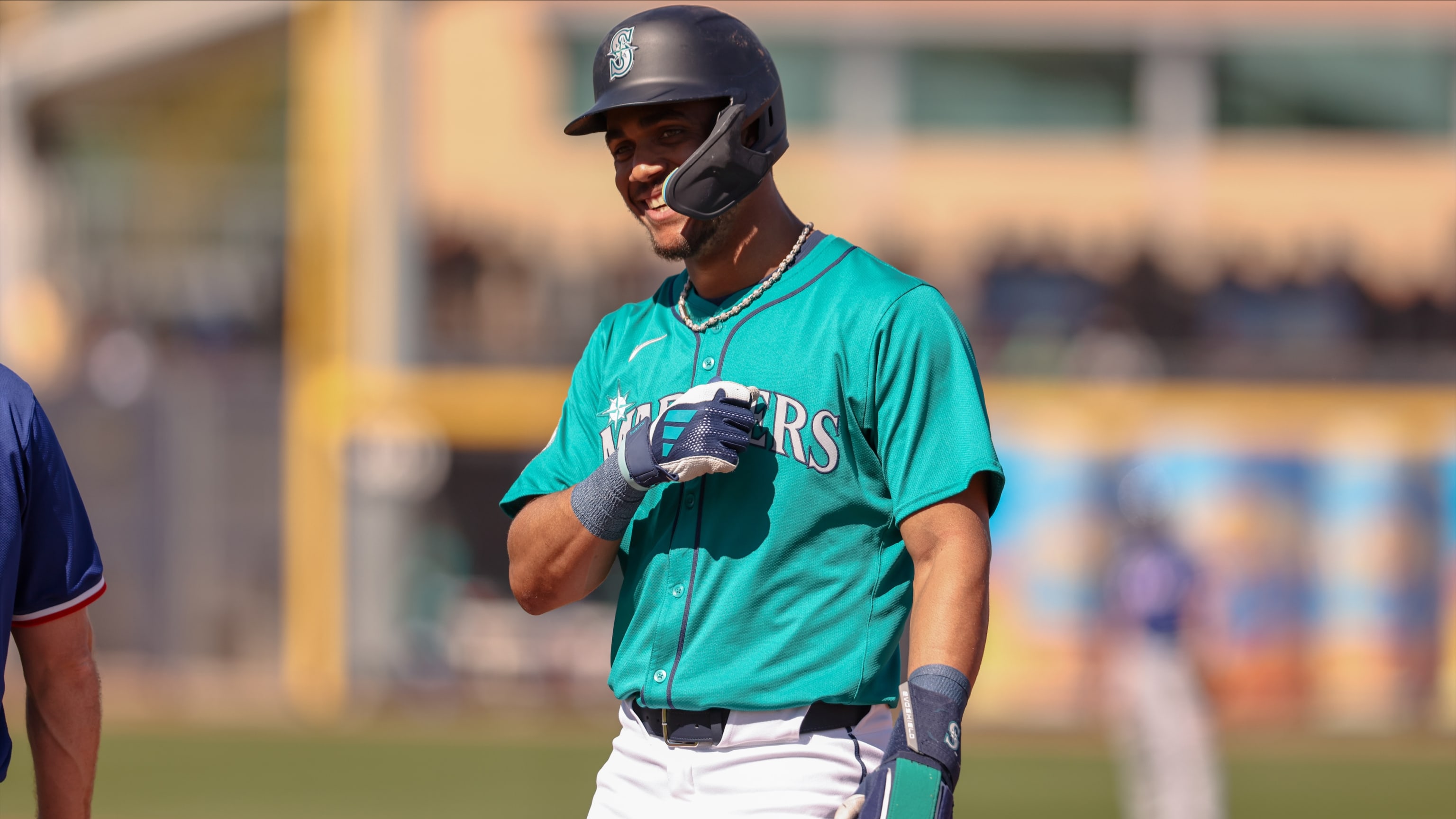 Julio Rodríguez hits an RBI single to left field