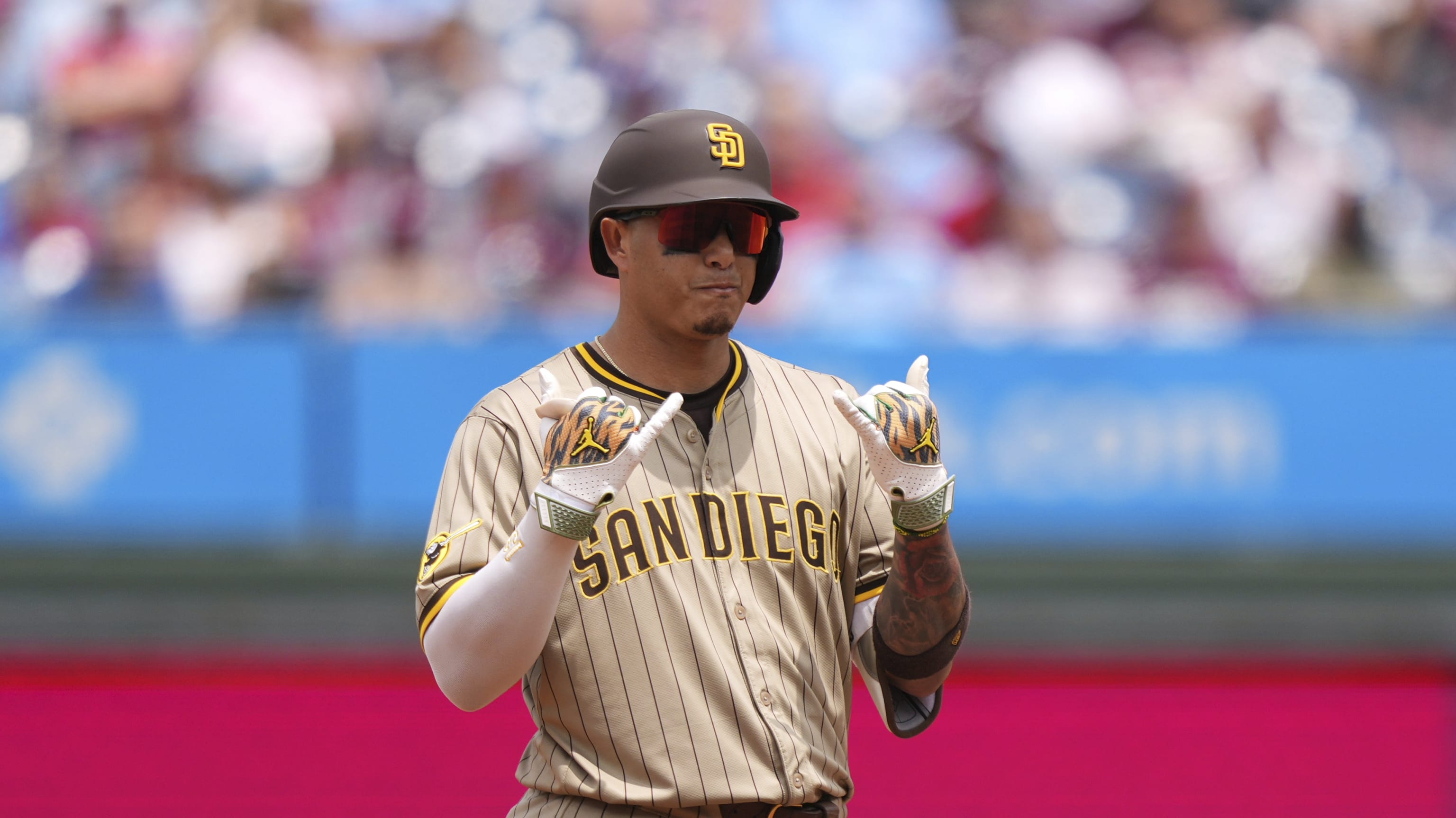 Doblete limpia bases de Manny Machado