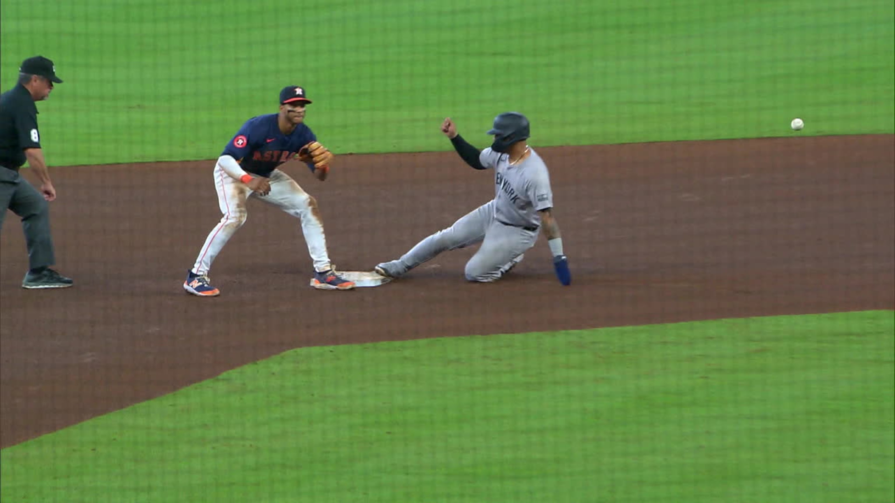 Gleyber Torres roba la 2da base 