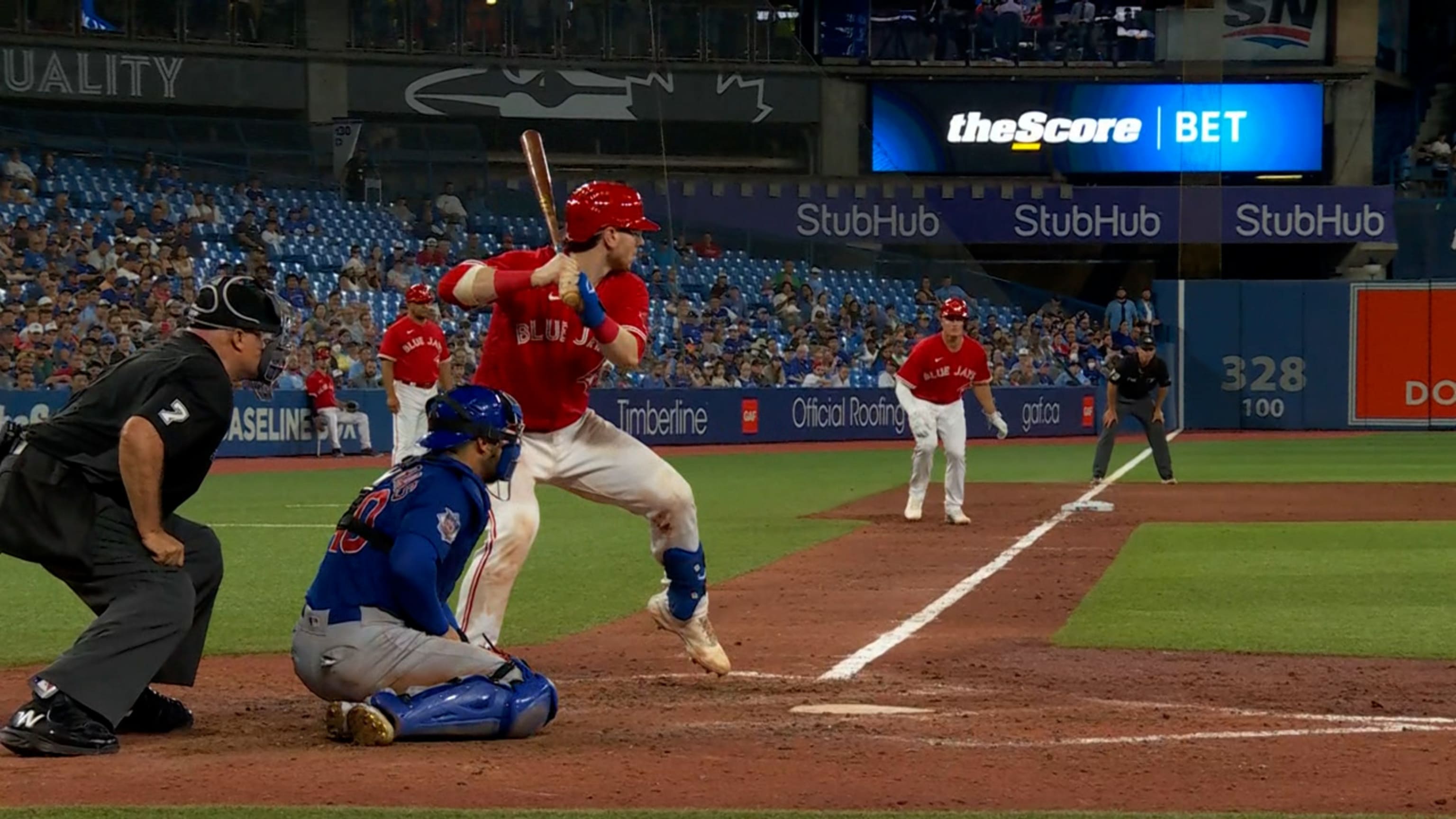 Toronto Blue Jays on X: The 5th Canadian-born pitcher in MLB history with  30 saves in a season 🔥 The 1st Canadian-born pitcher in #BlueJays history  with 30 saves in a season