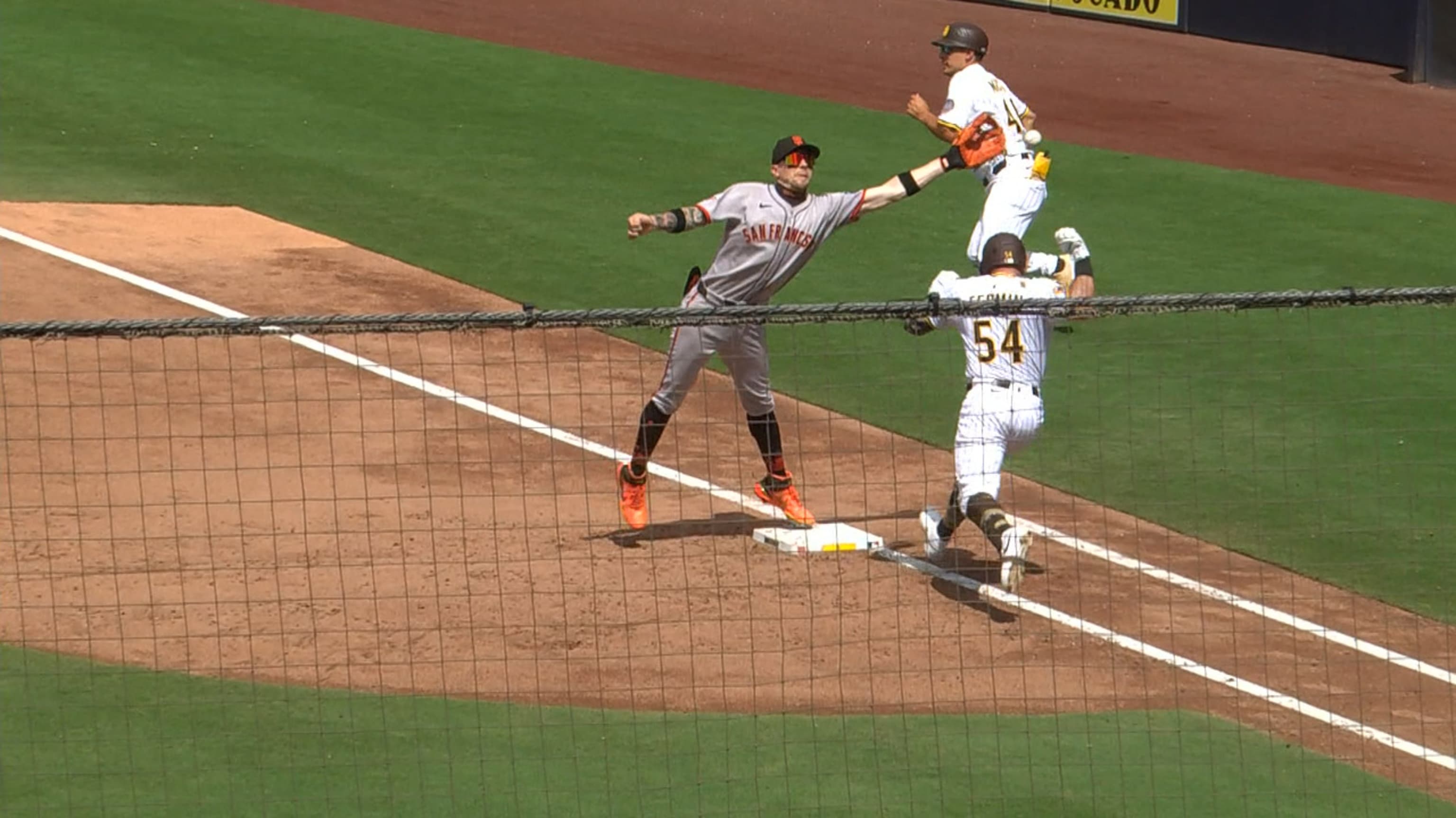 Freddy Fermin remolca dos con hit