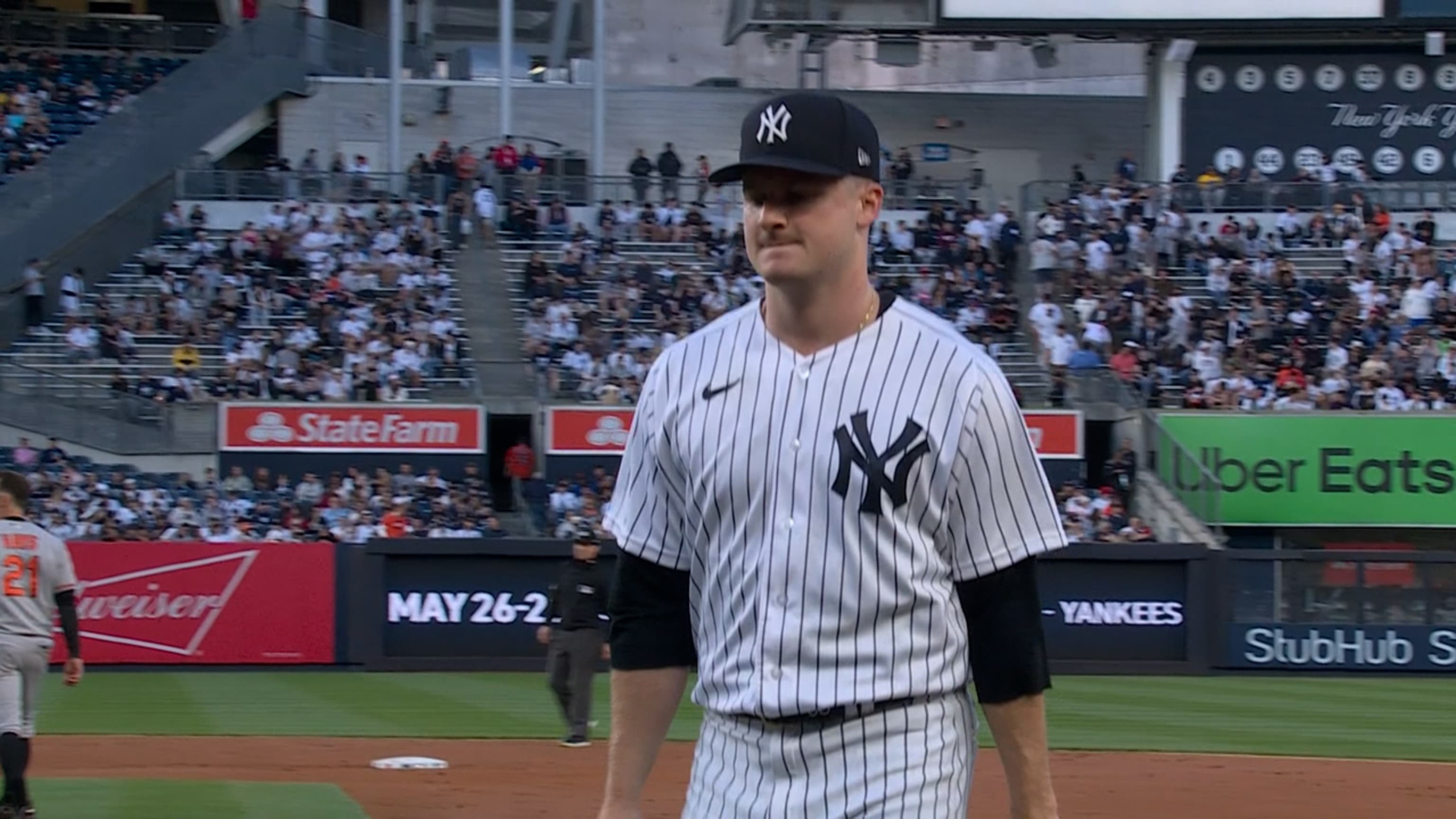 Aaron Boone ejected as Yankees drop opener to White Sox