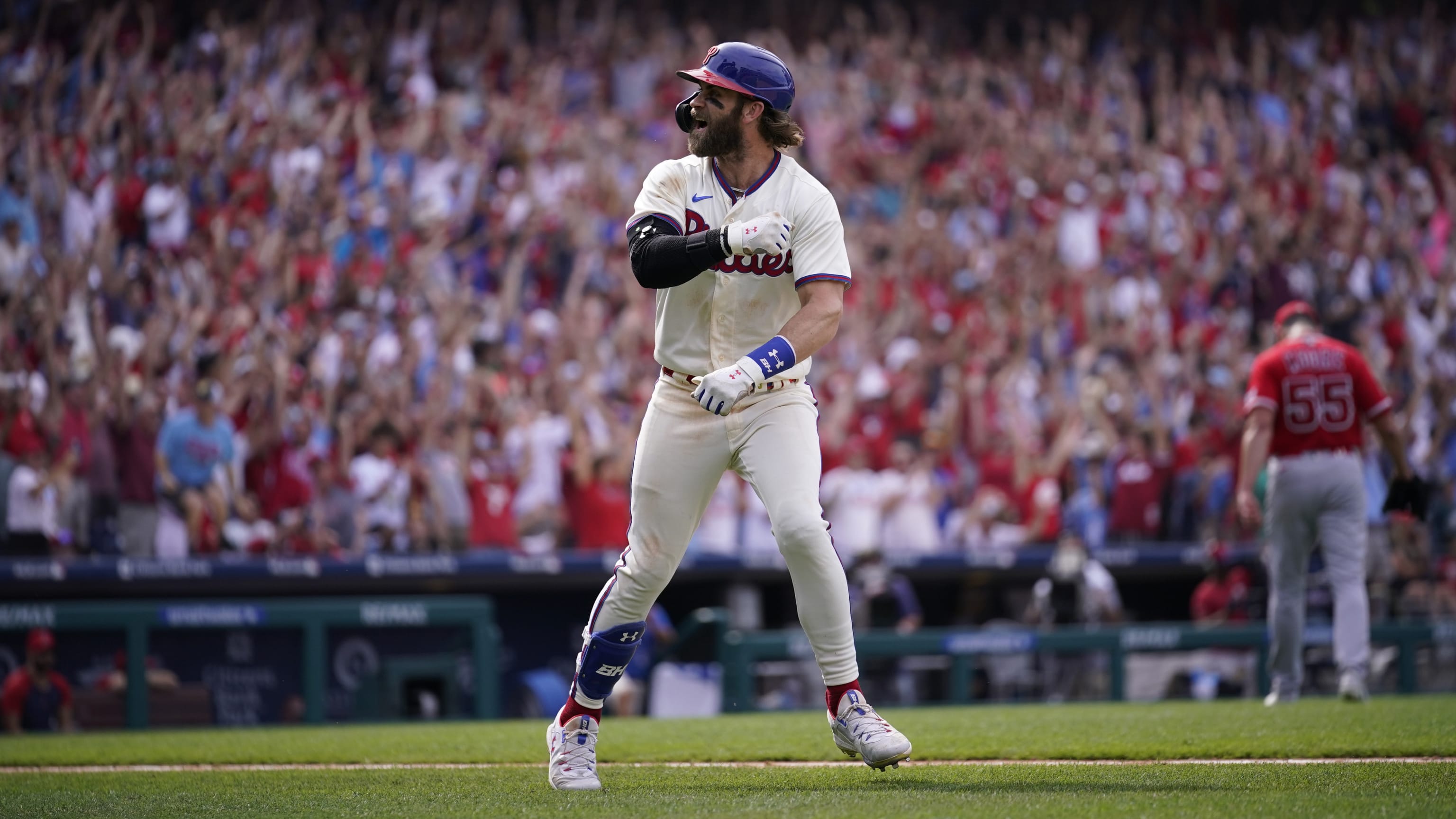 Bryce Harper hits 300th homer, going deep against the Los Angeles