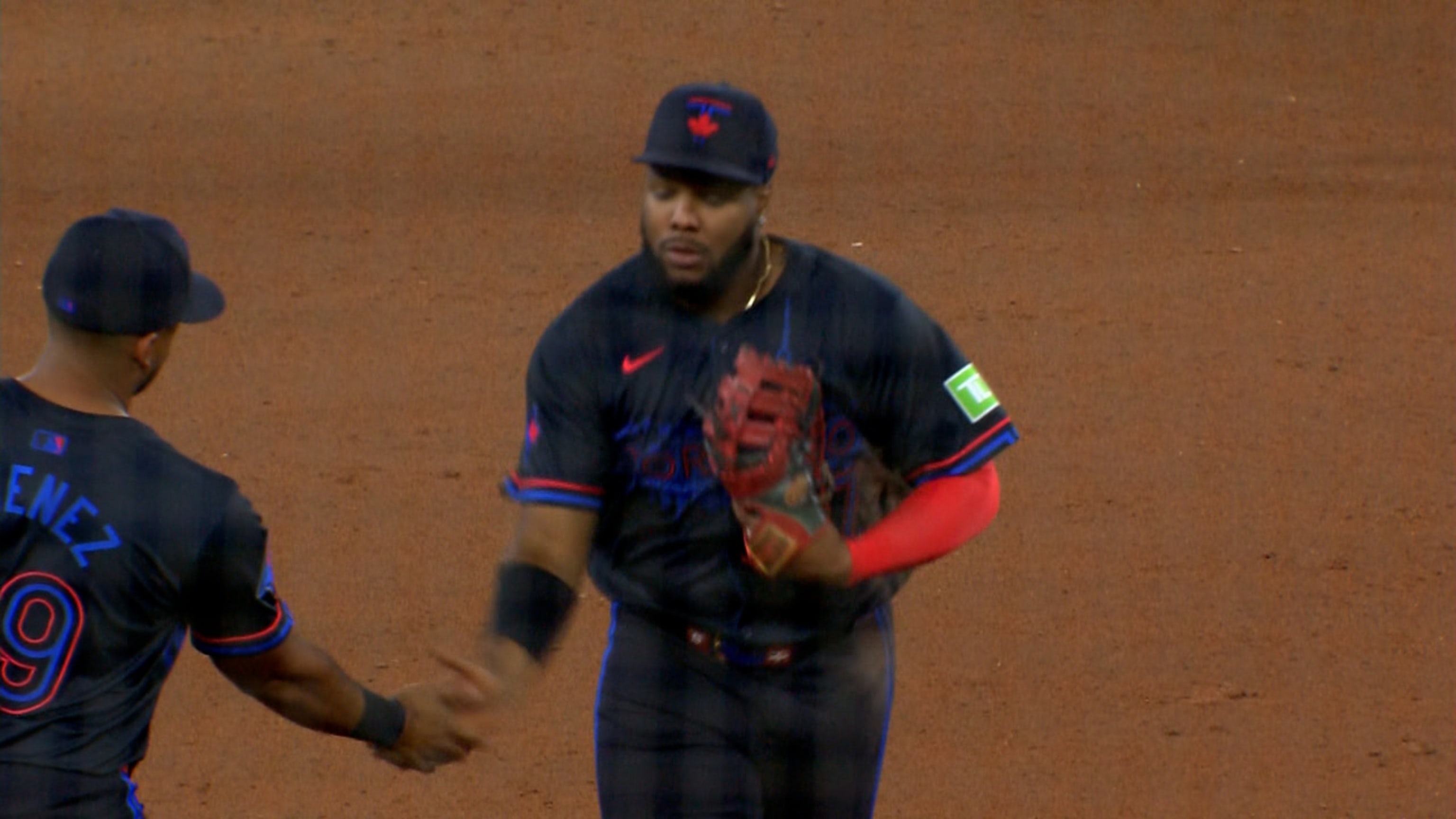Vladimir Guerrero Jr. makes another great stop at first