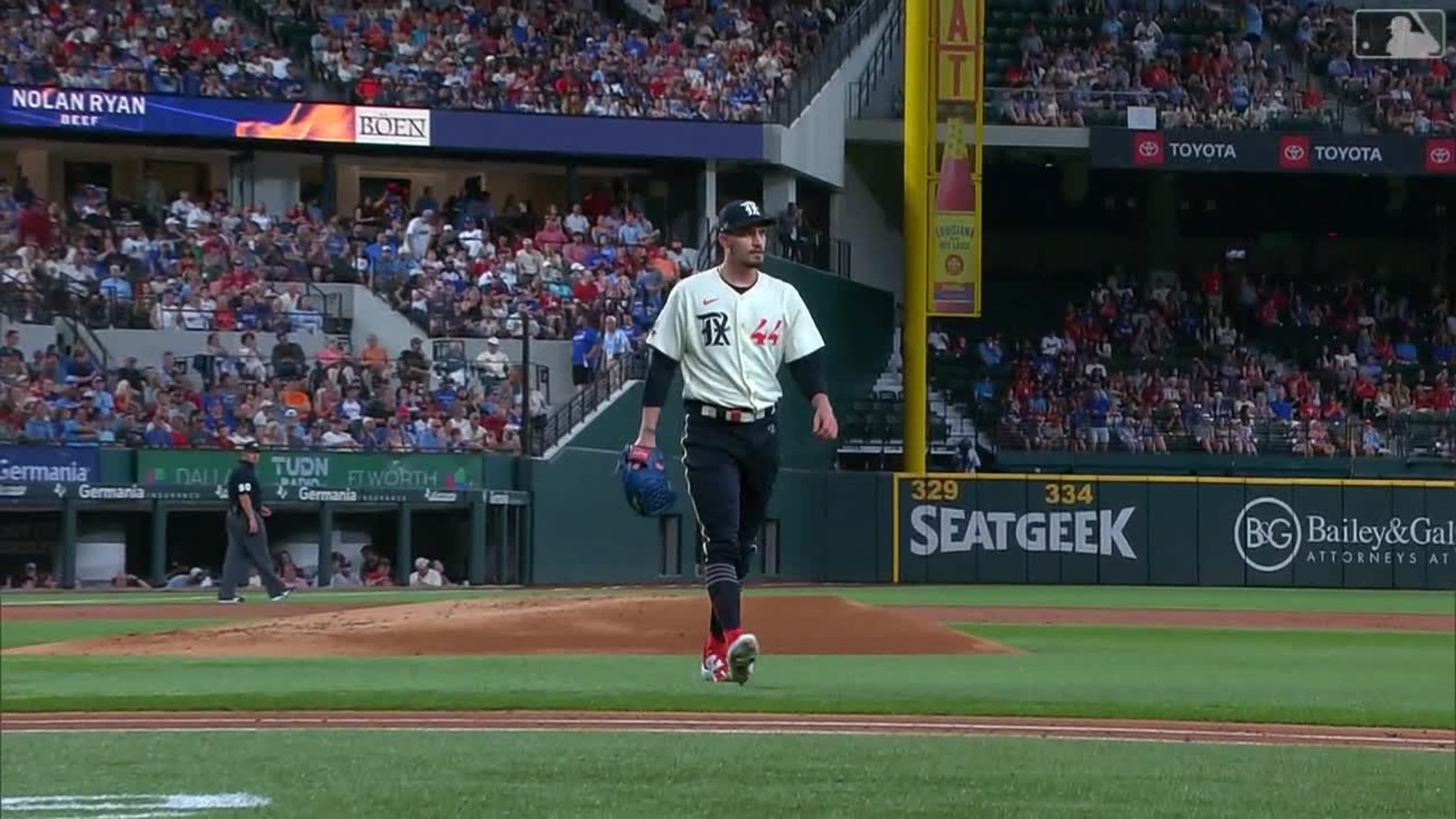 Aroldis Chapman earns first save with Rangers as club moves to 'co