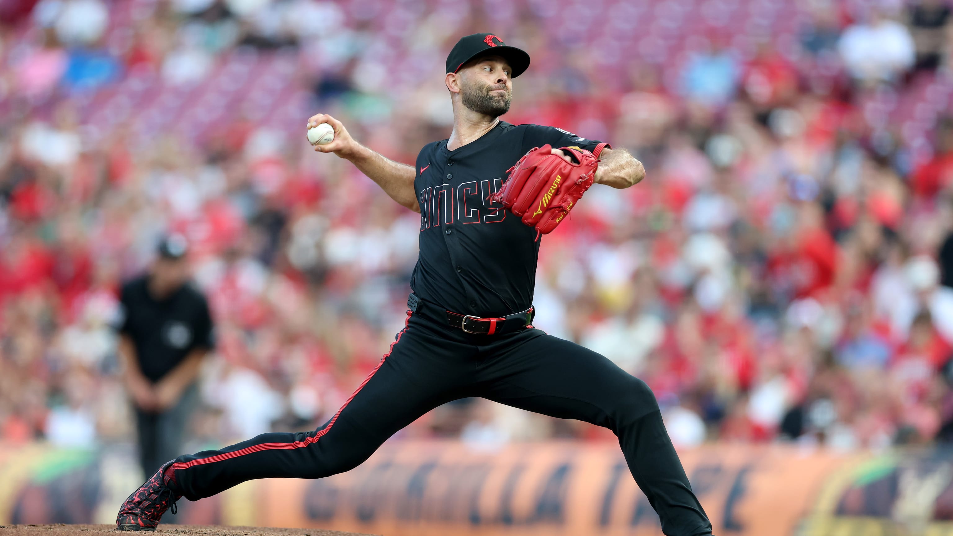 Nick Martinez strikes out five in win