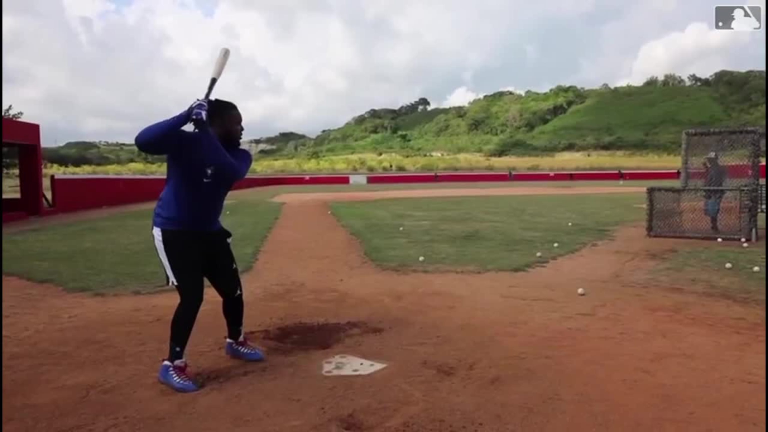 Vlad Jr. practices in the DR