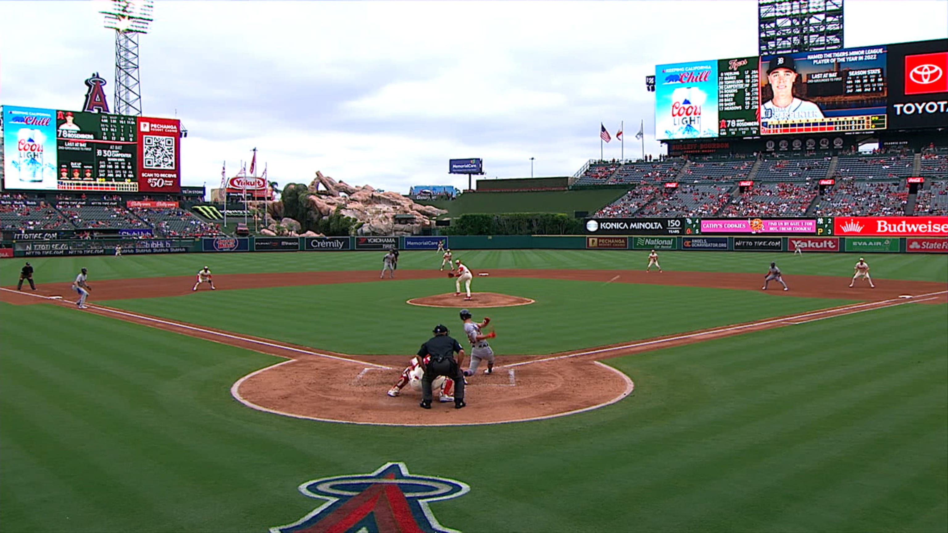 San Diego Padres, Make-A-Wish Foundation help Eric Campos throw first pitch  at Petco Park