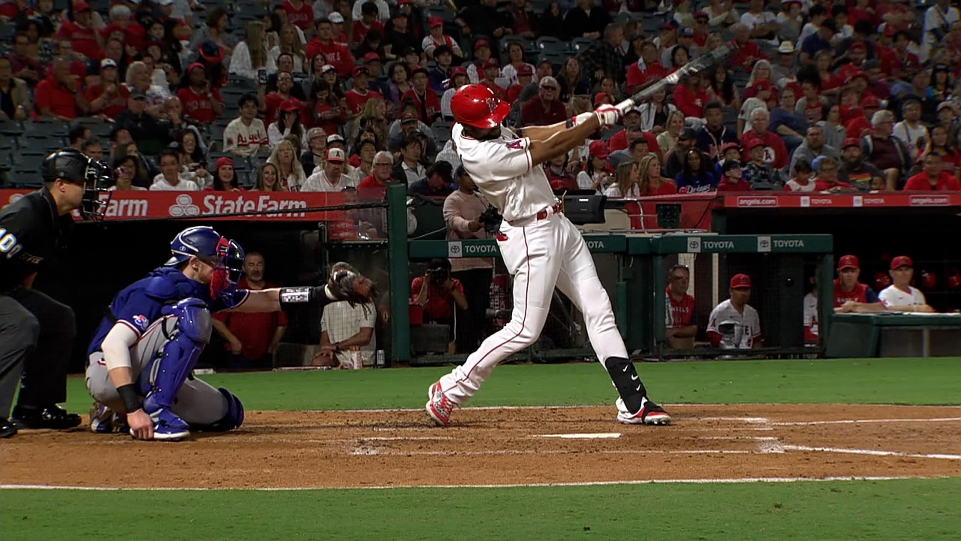 Adell prende la pizarra con HR